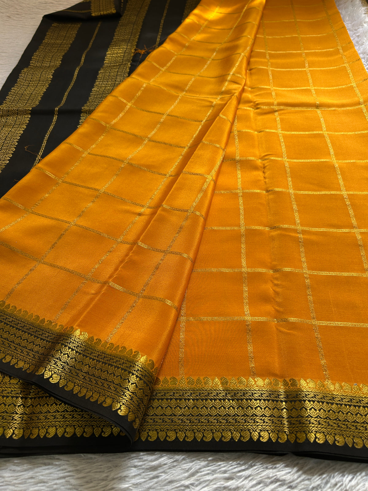 Vasanthi (2D) : Golden yellow-black