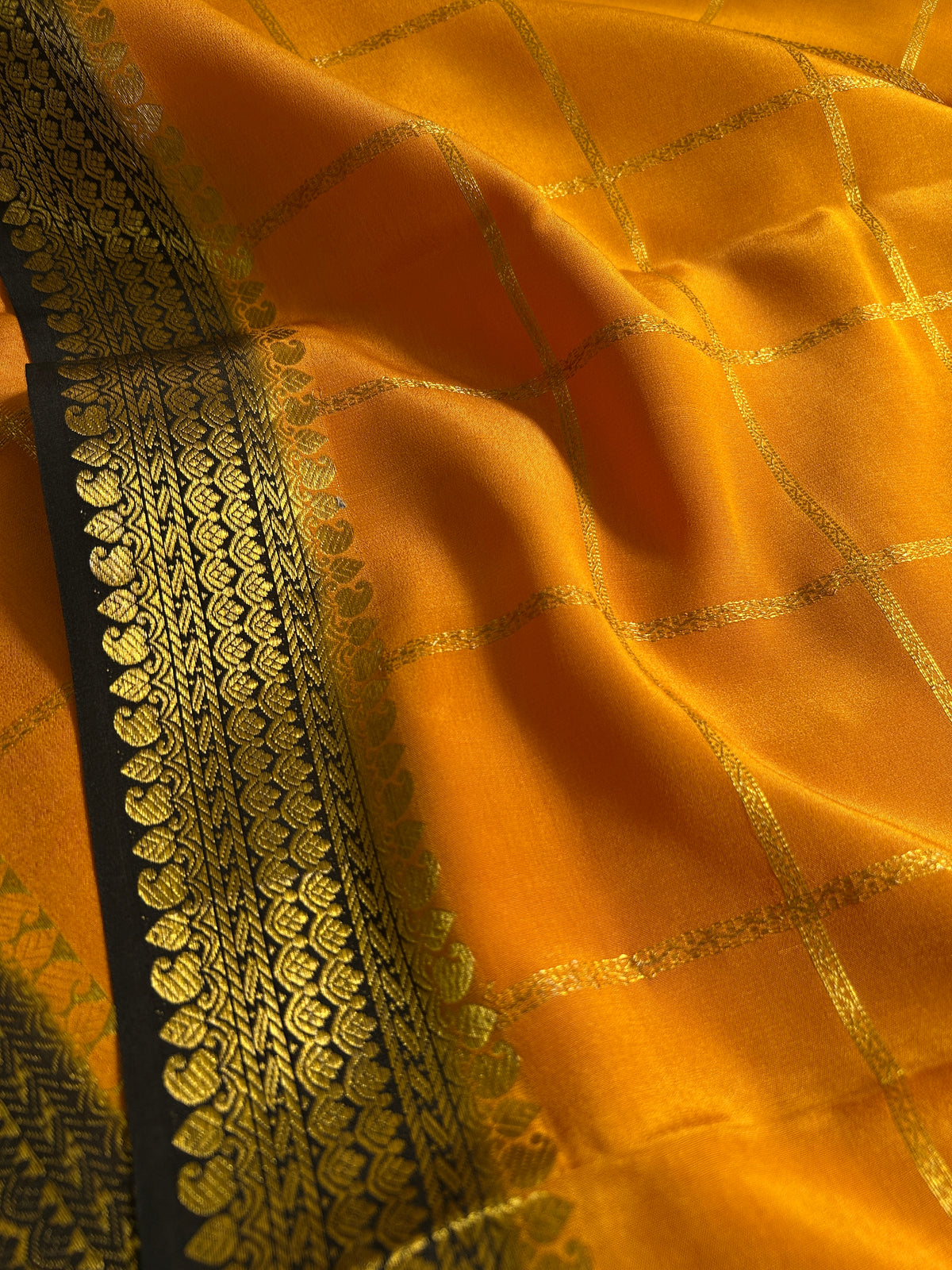 Vasanthi (2D) : Golden yellow-black