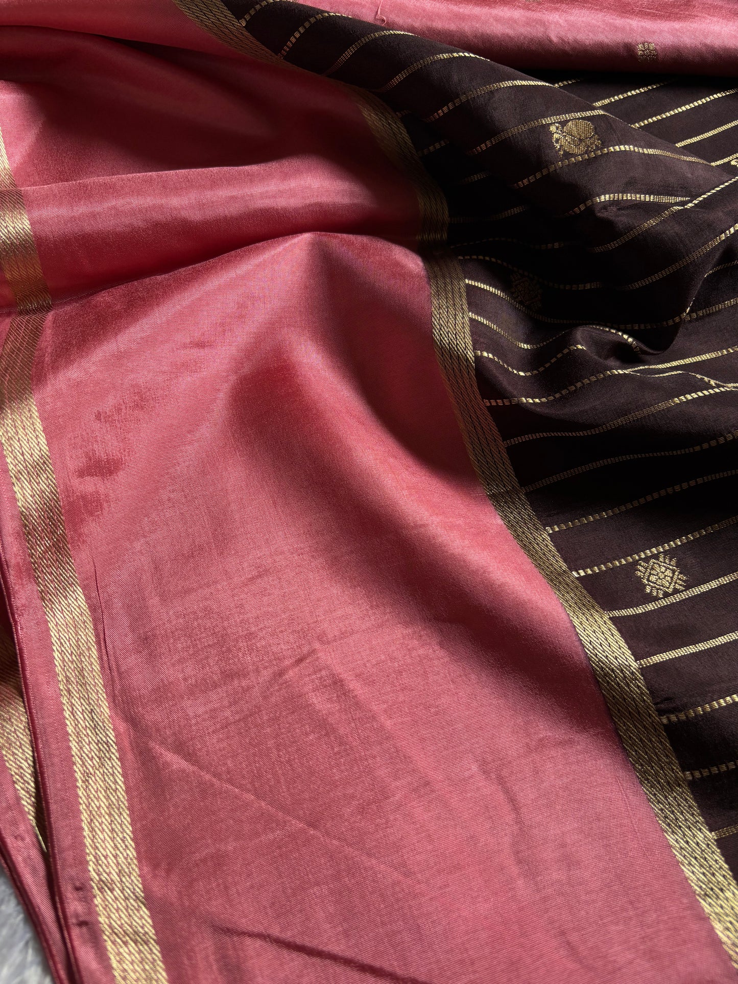 SS129 (2D) : Deep brown-baby pink