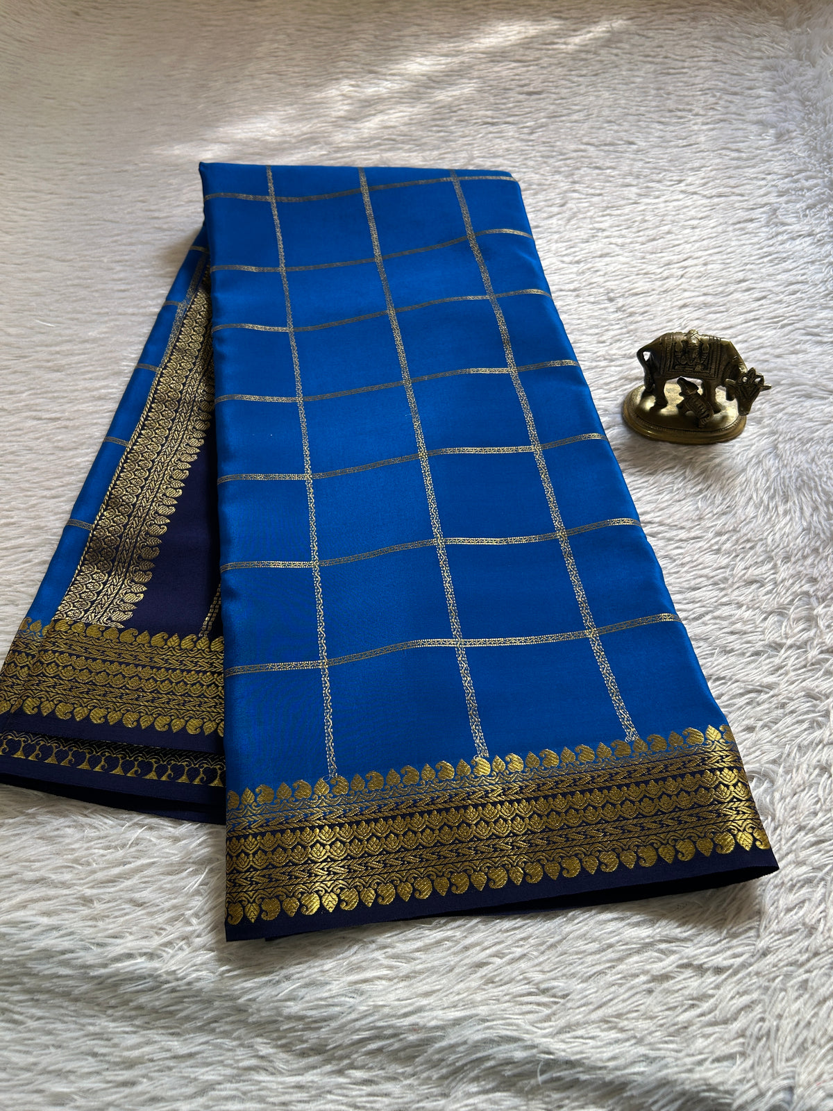 Vasanthi (2D) : Royal blue-navy blue
