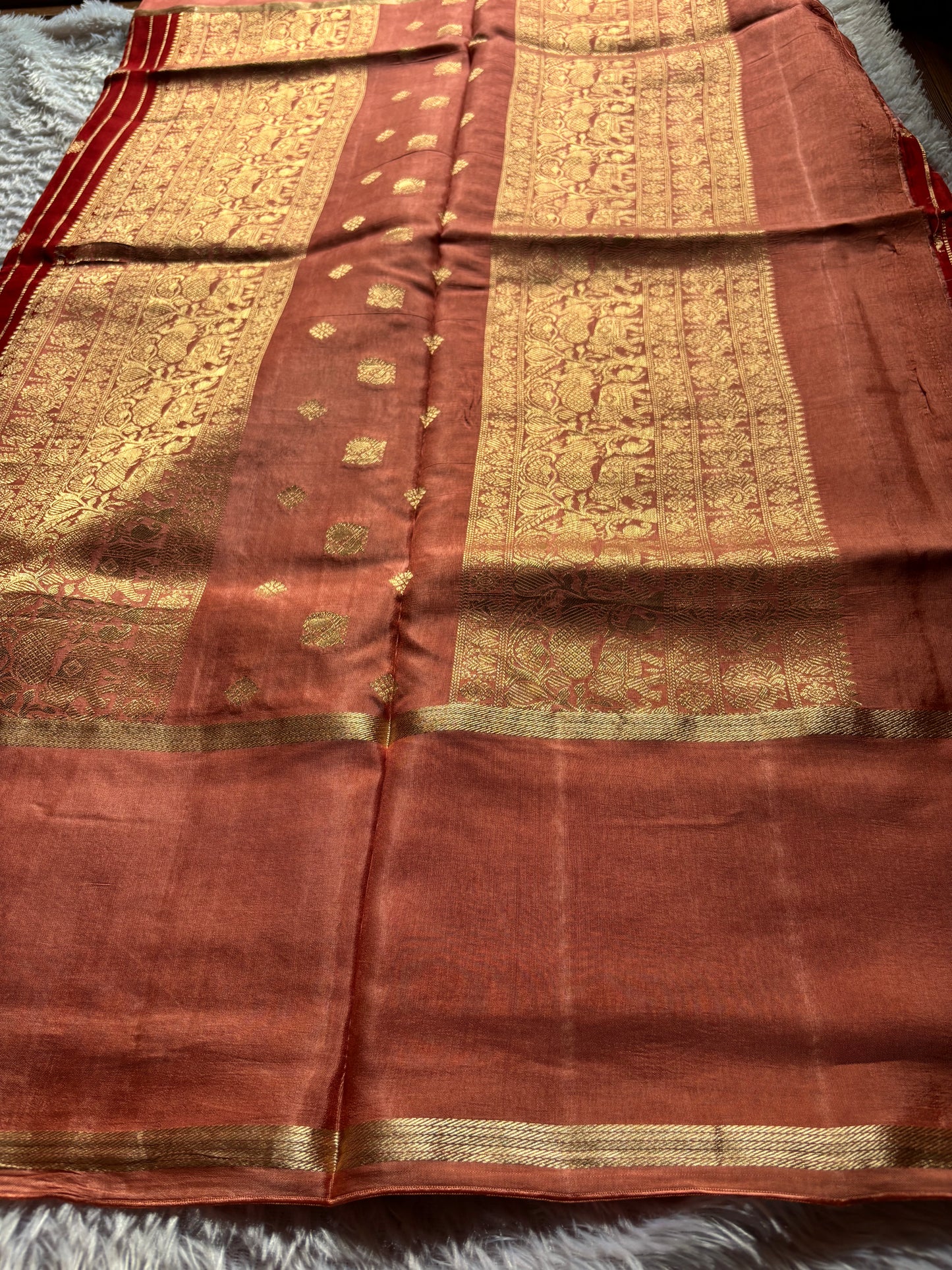 SS129 (2D) : Dark red-peach