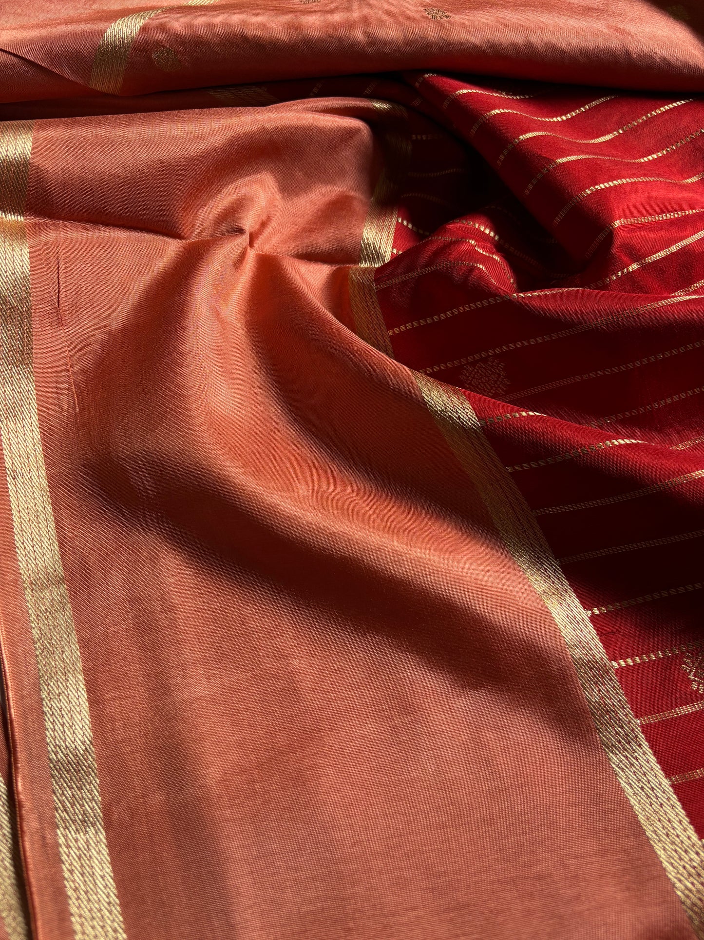 SS129 (2D) : Dark red-peach