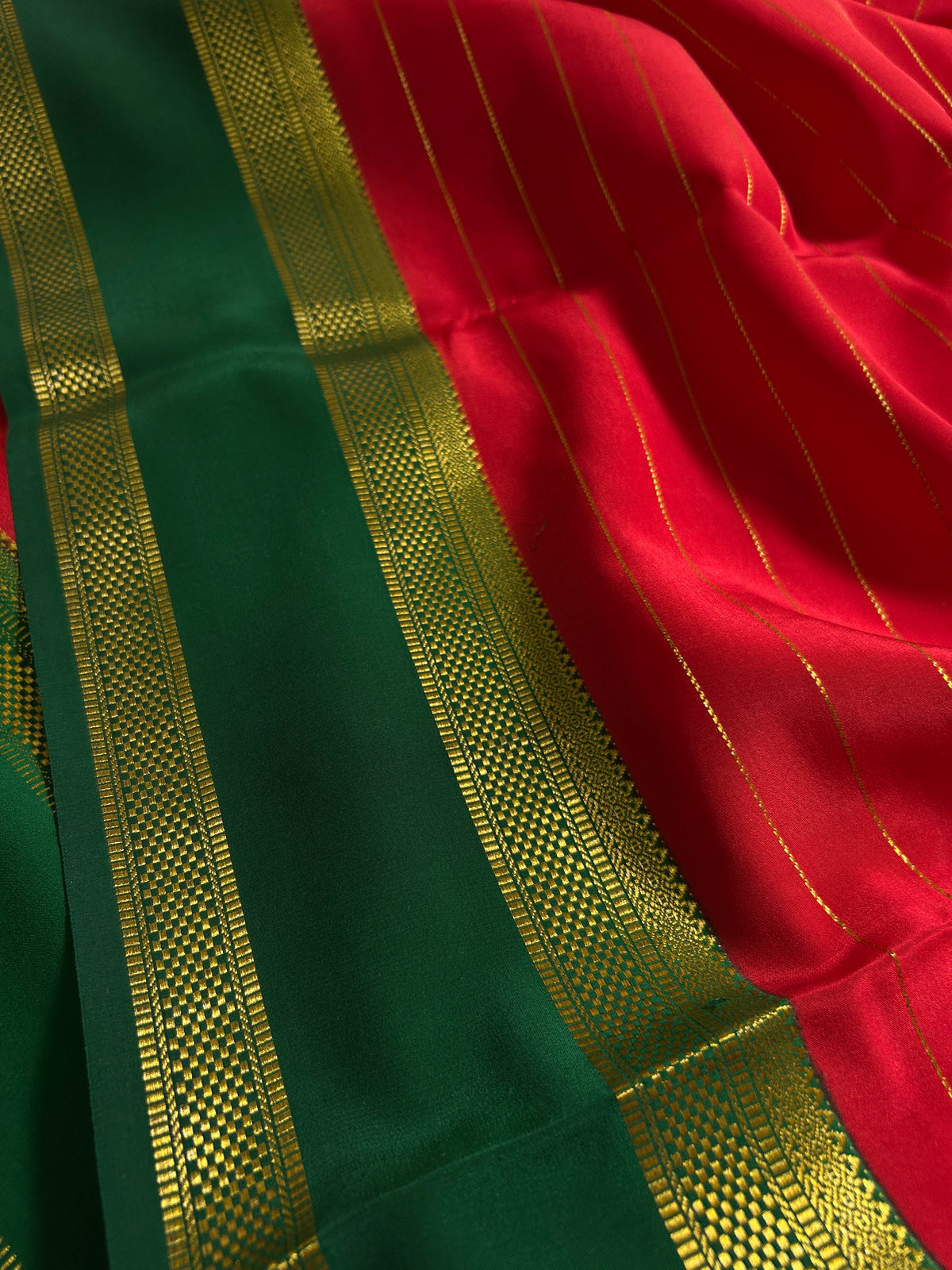 Kaveri (2D) : Red-bottle green