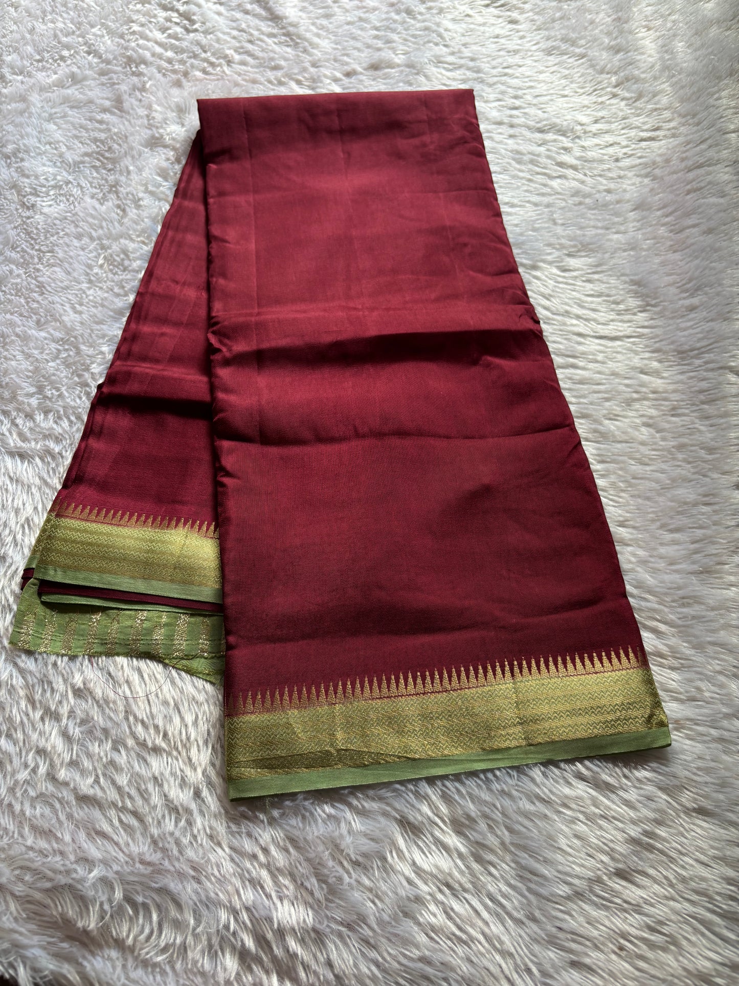 SS135 (2D) : Maroon-pista green