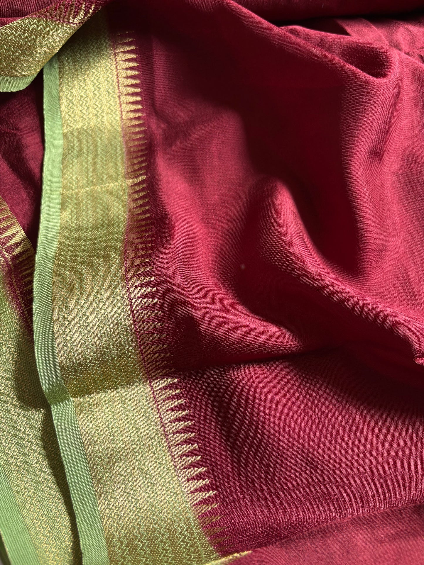 SS135 (2D) : Maroon-pista green