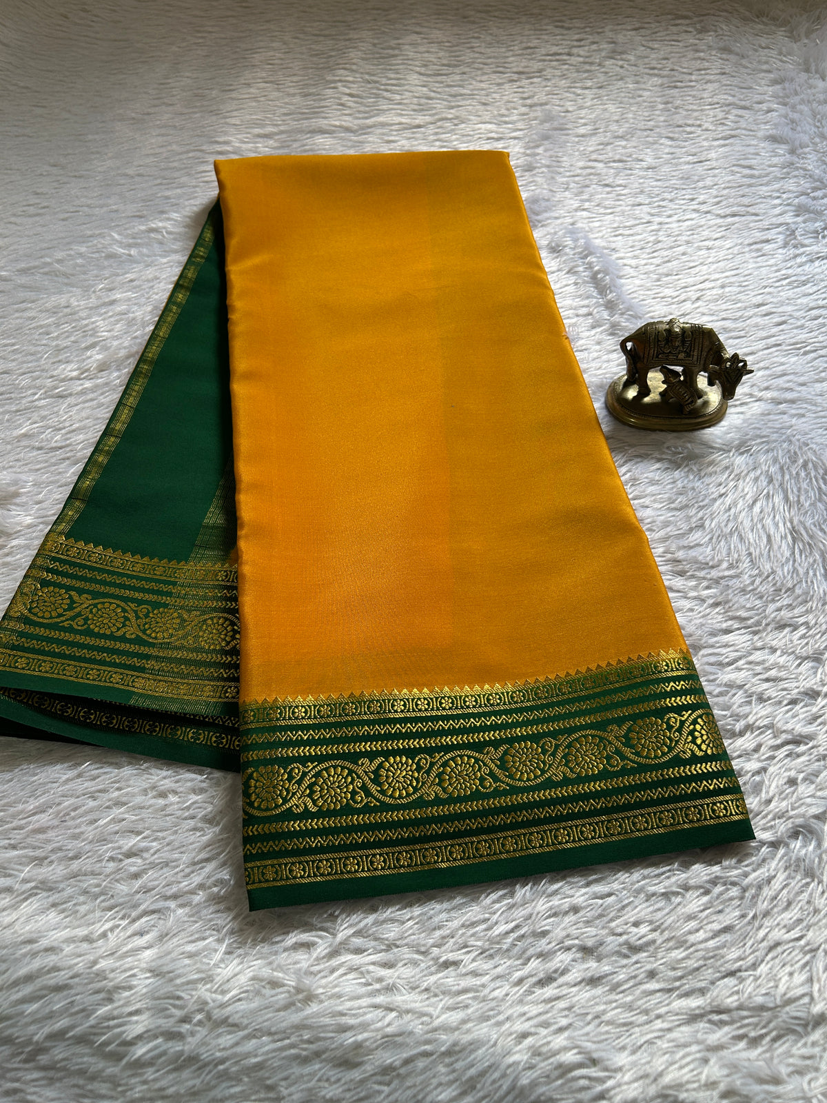Kanaka (2D) : Golden yellow-bottle green
