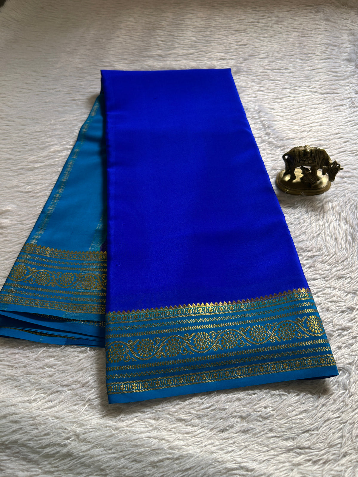 Kanaka (2D) : Royal blue-ananda blue