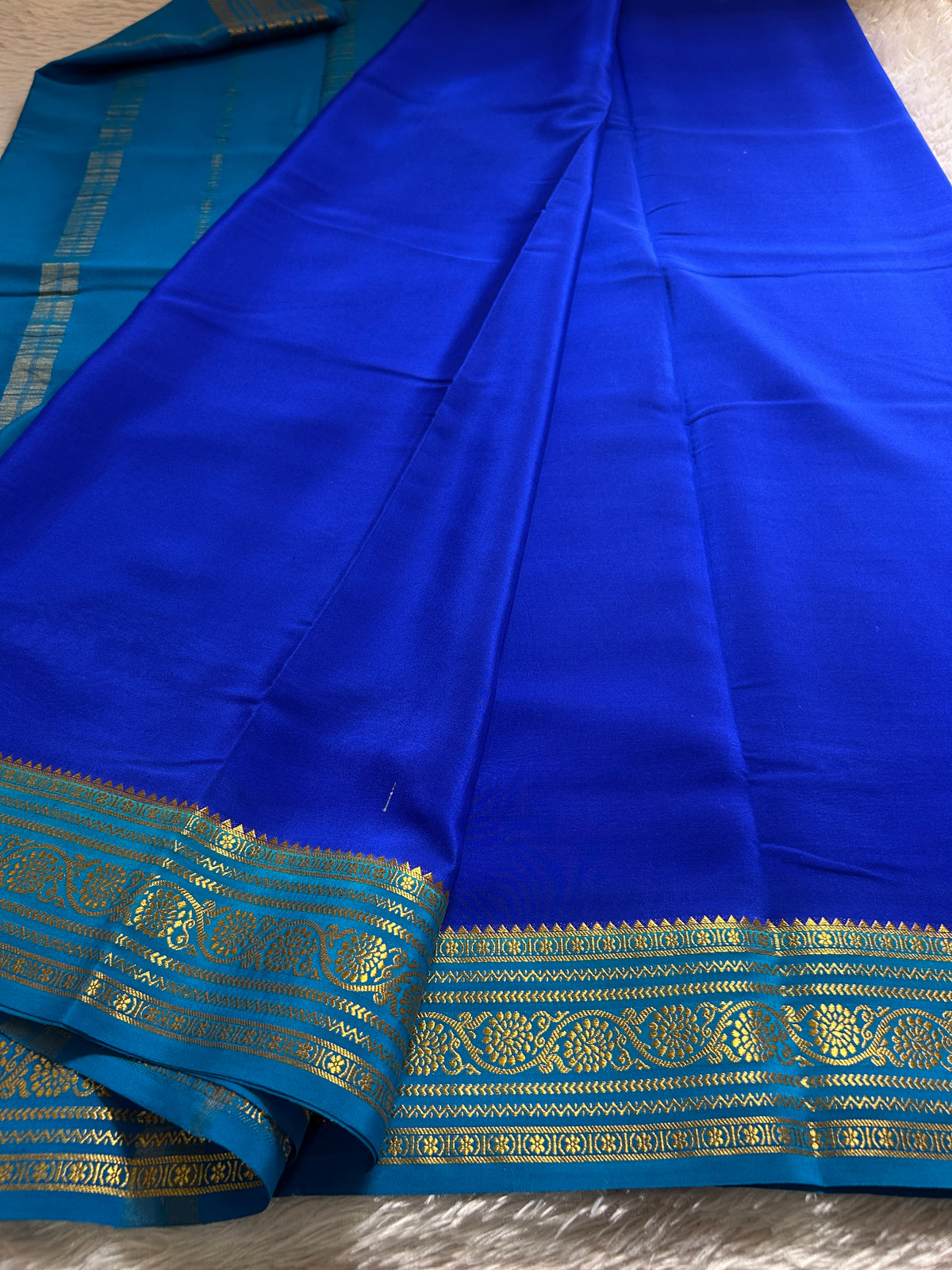 Kanaka (2D) : Royal blue-ananda blue