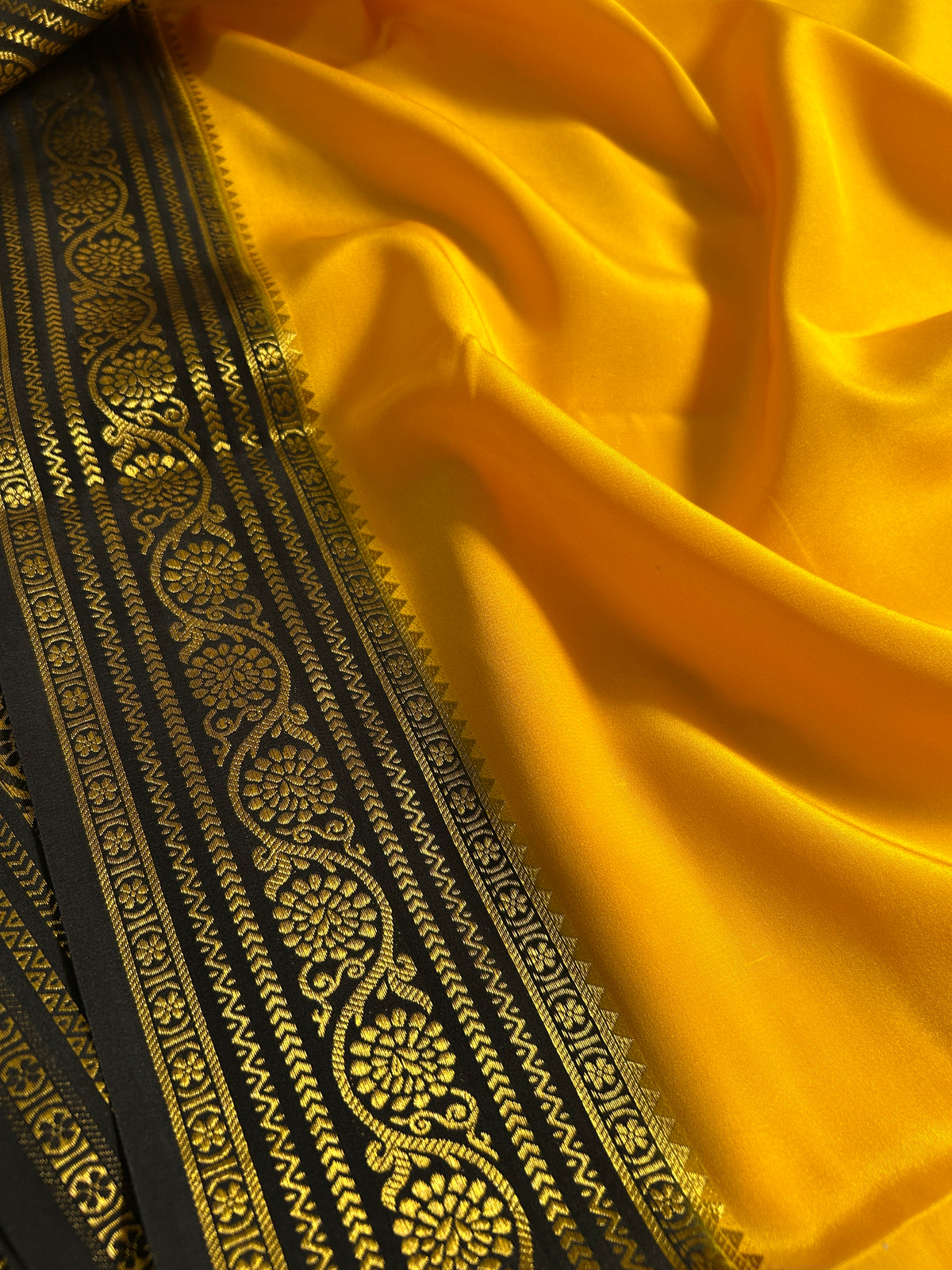 Kanaka (2D) : Mango yellow-black