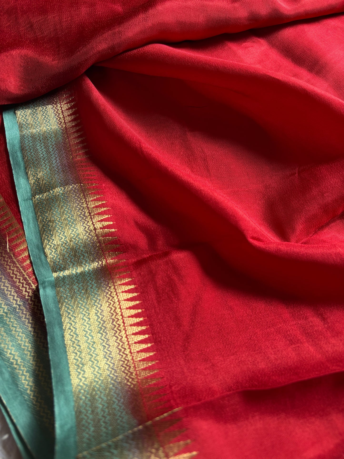 SS135 (2D) : Red-sea green