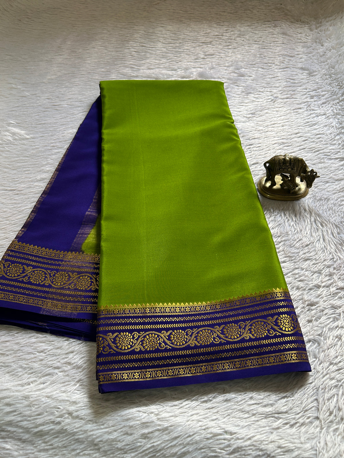 Kanaka (2D) : Mehendi green-dark blue