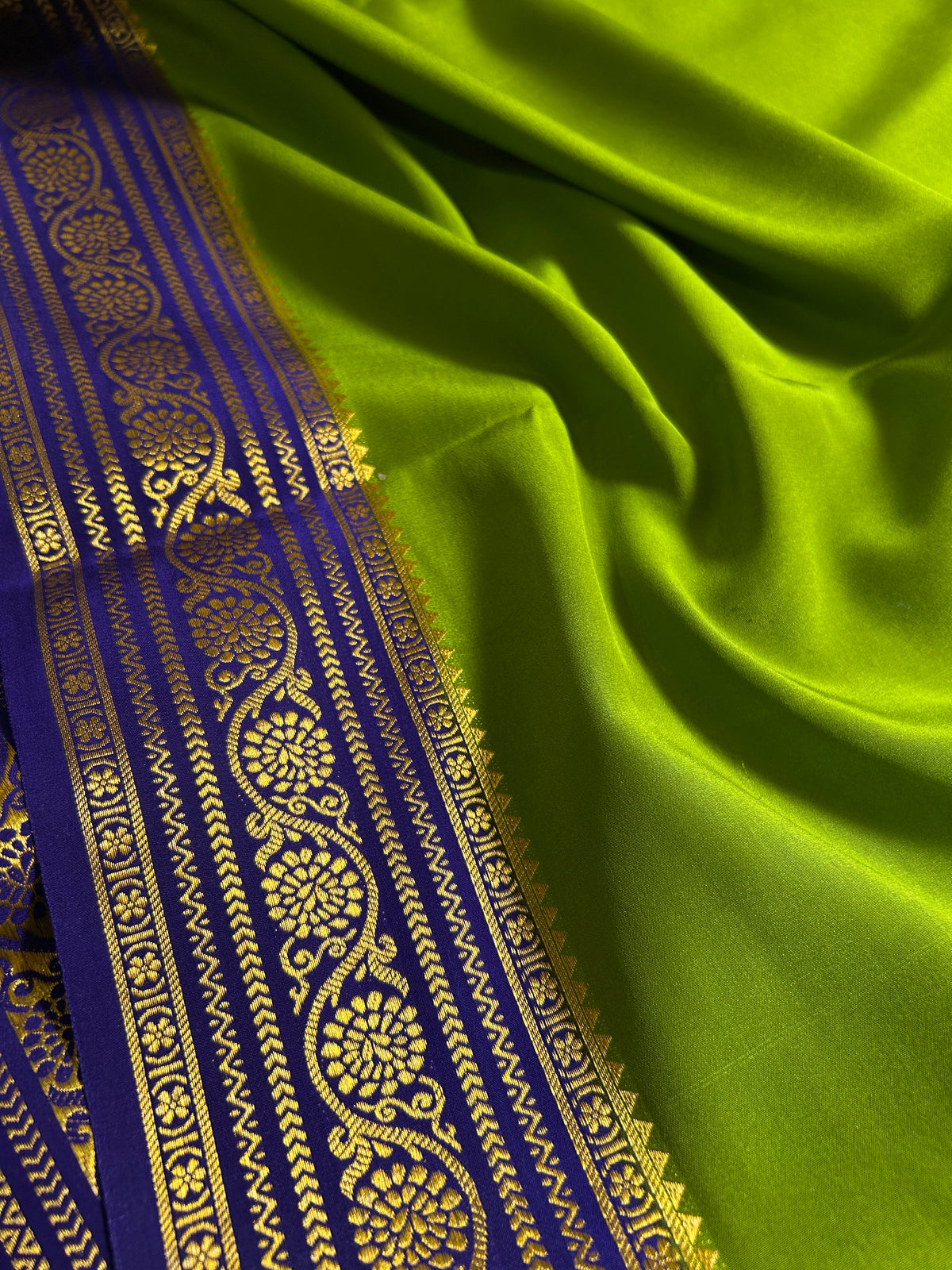 Kanaka (2D) : Mehendi green-dark blue