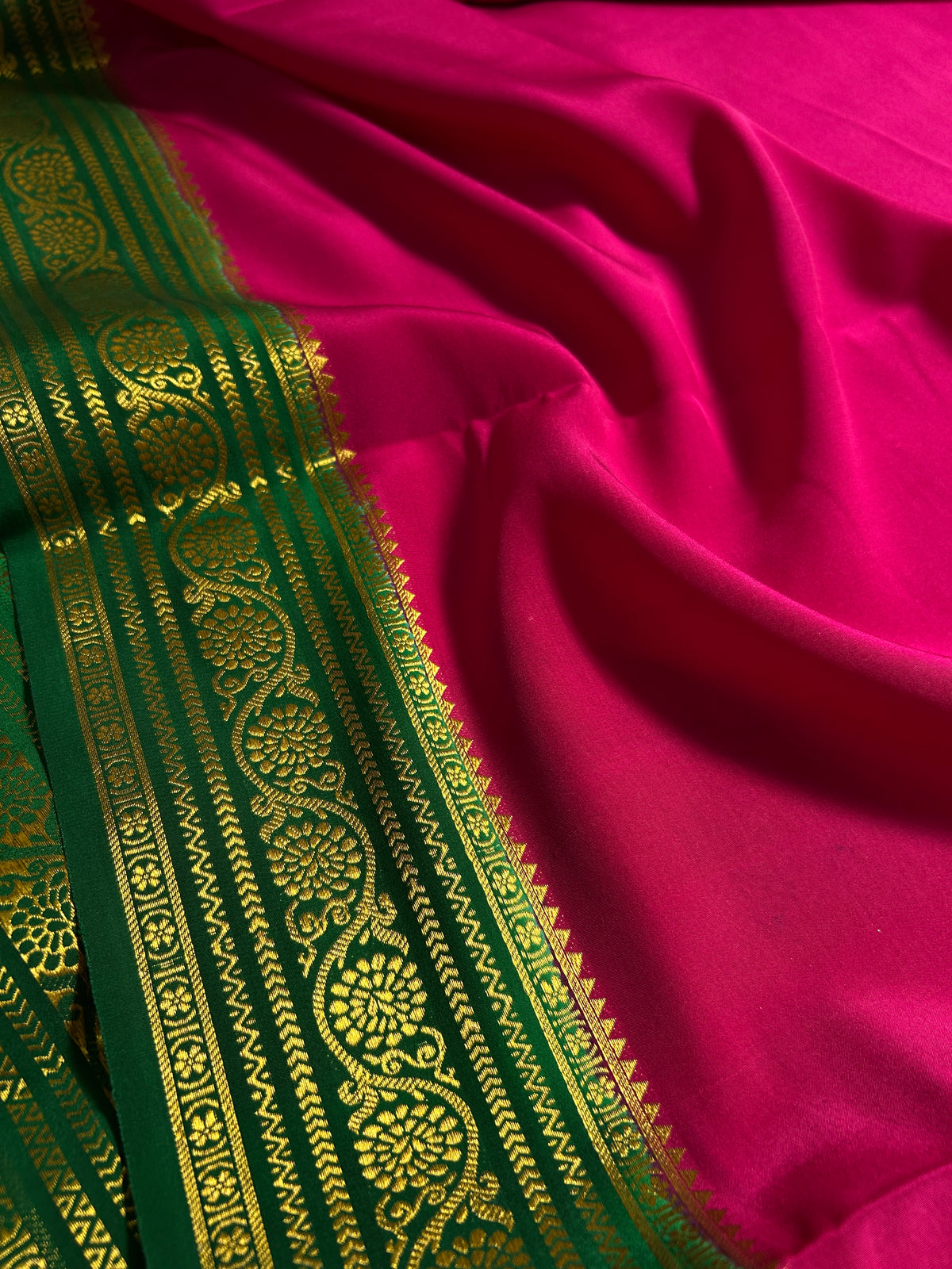 Kanaka (2D) : Rani pink-bottle green