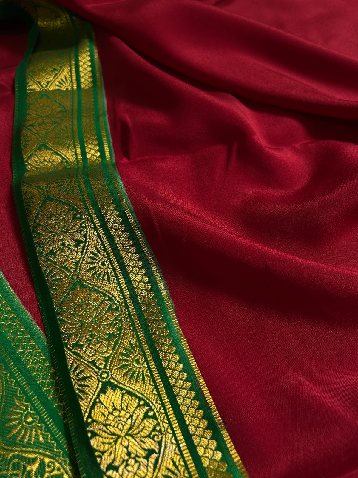 Sukanya (2D) : Dark red-bottle green