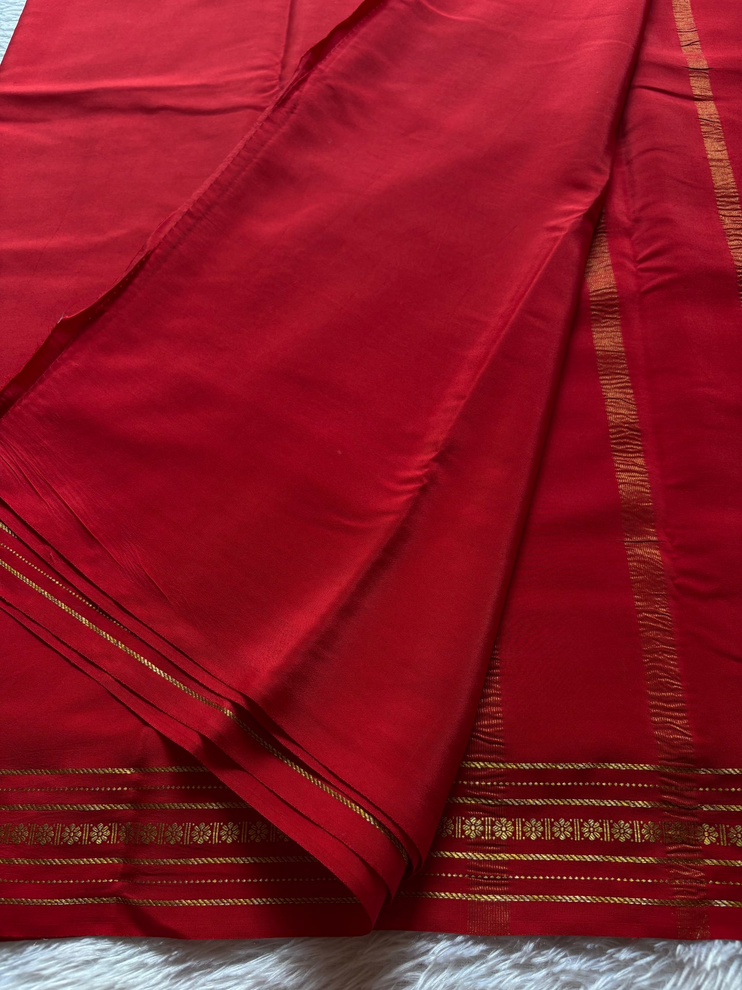 Mallige : Solid Red