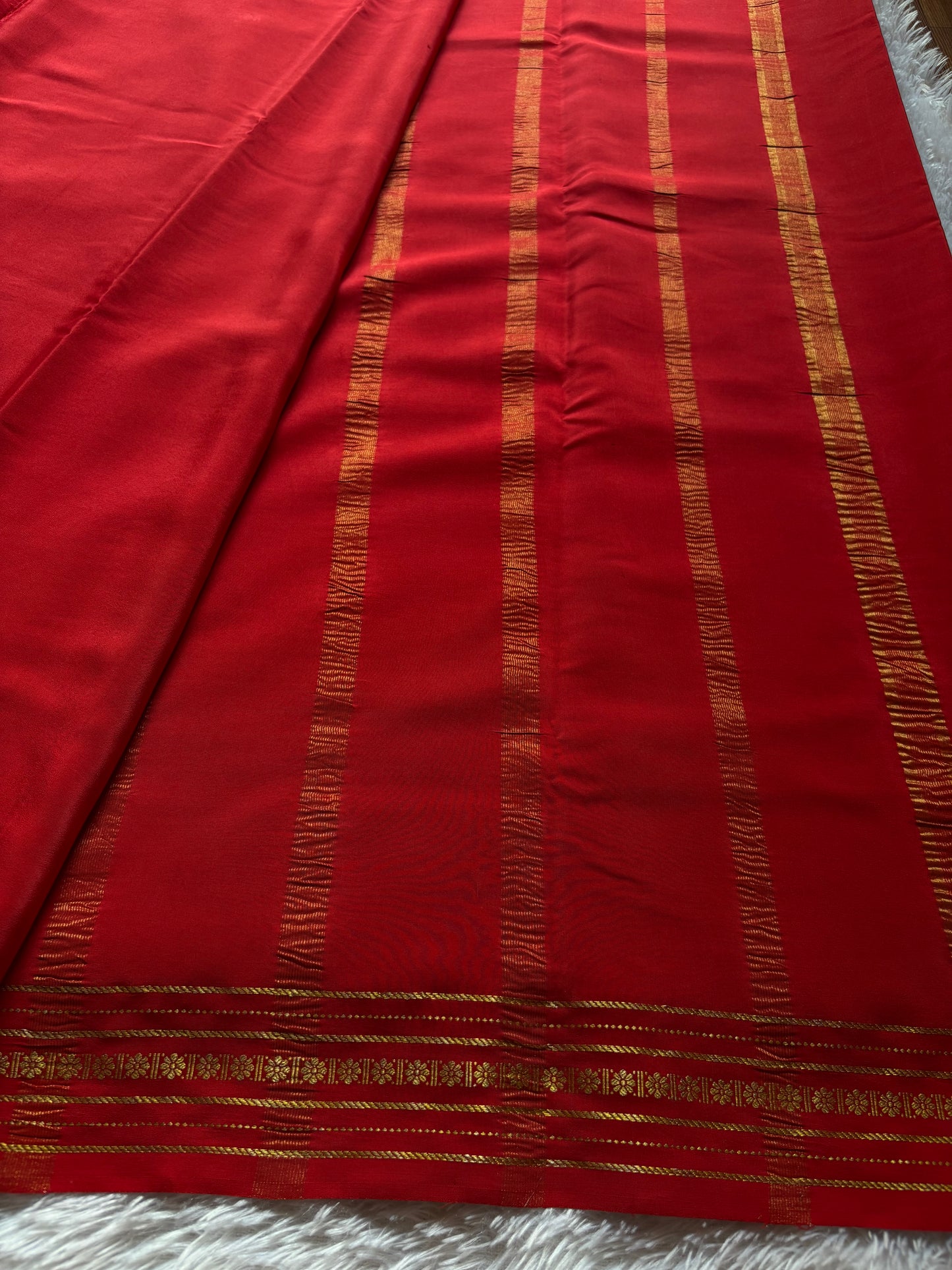Mallige : Solid Red