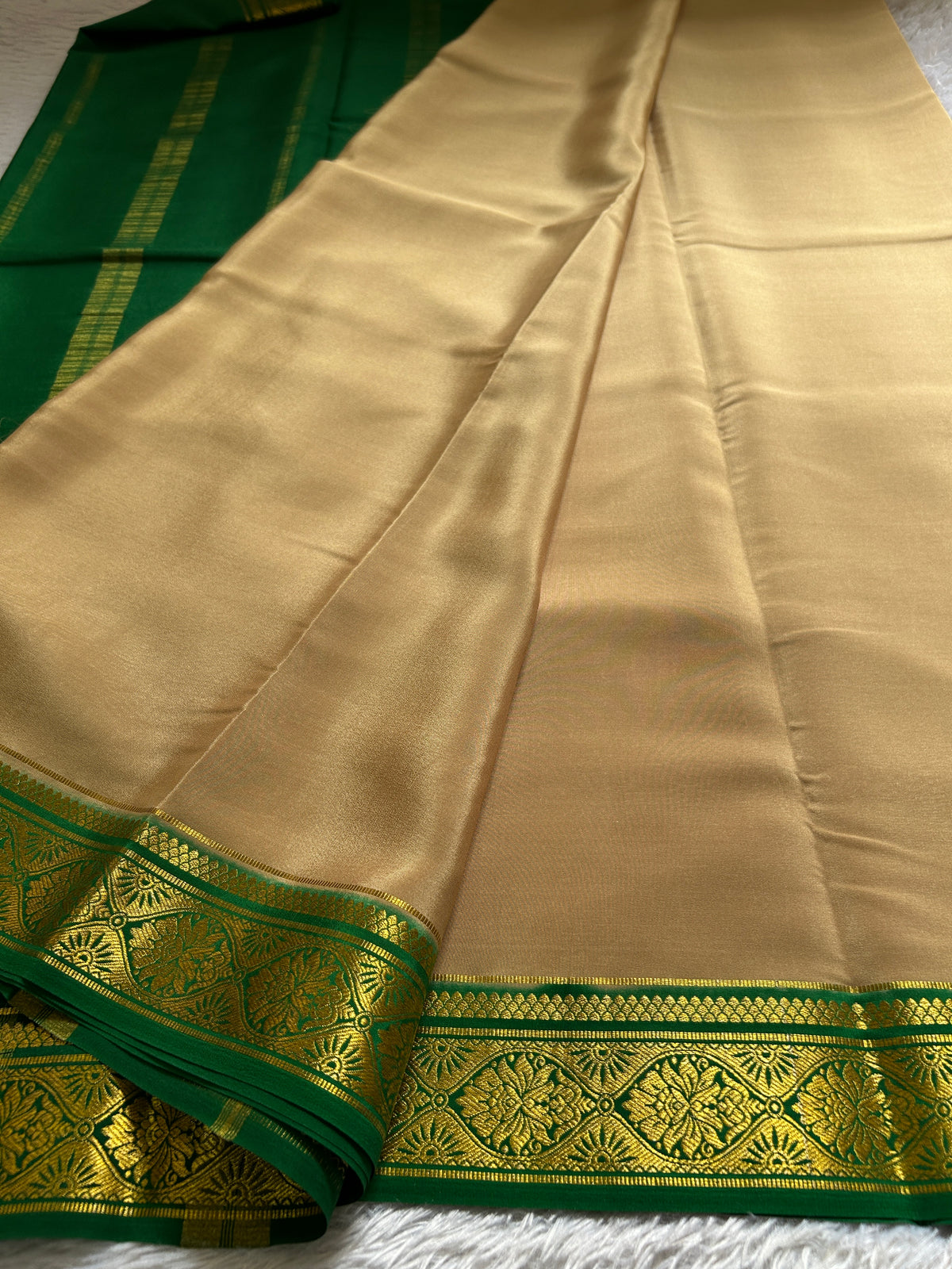 Sukanya (2D) : Chikoo beige-bottle green