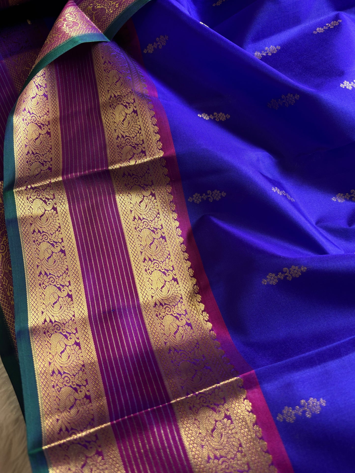 Sambrama (2D) : Royal blue-dark magenta