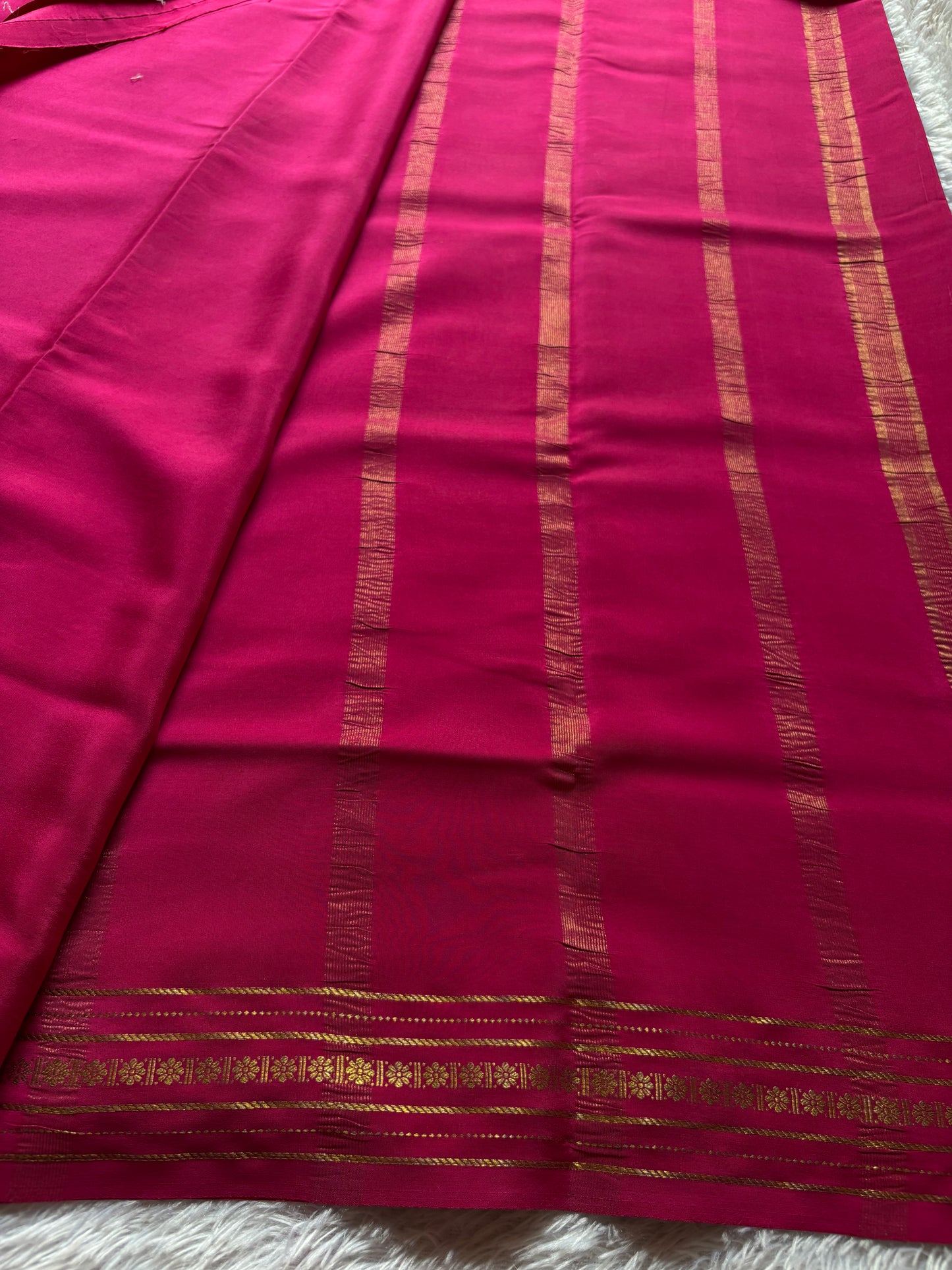 Mallige : Solid Dark pink
