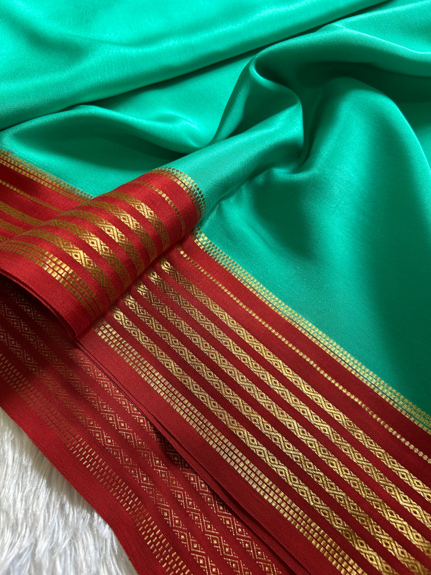 Sumana (2D) : Sea green-red