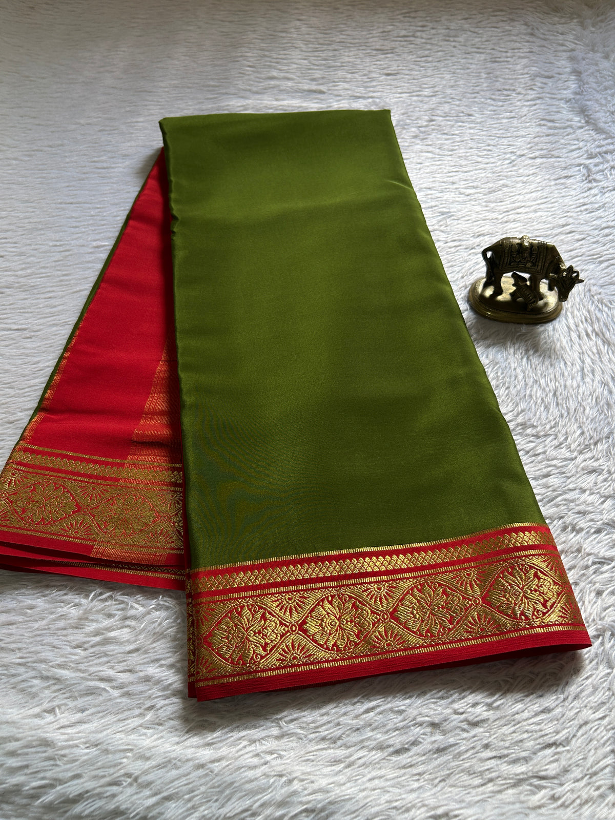 Sukanya (2D) : Moss green-red