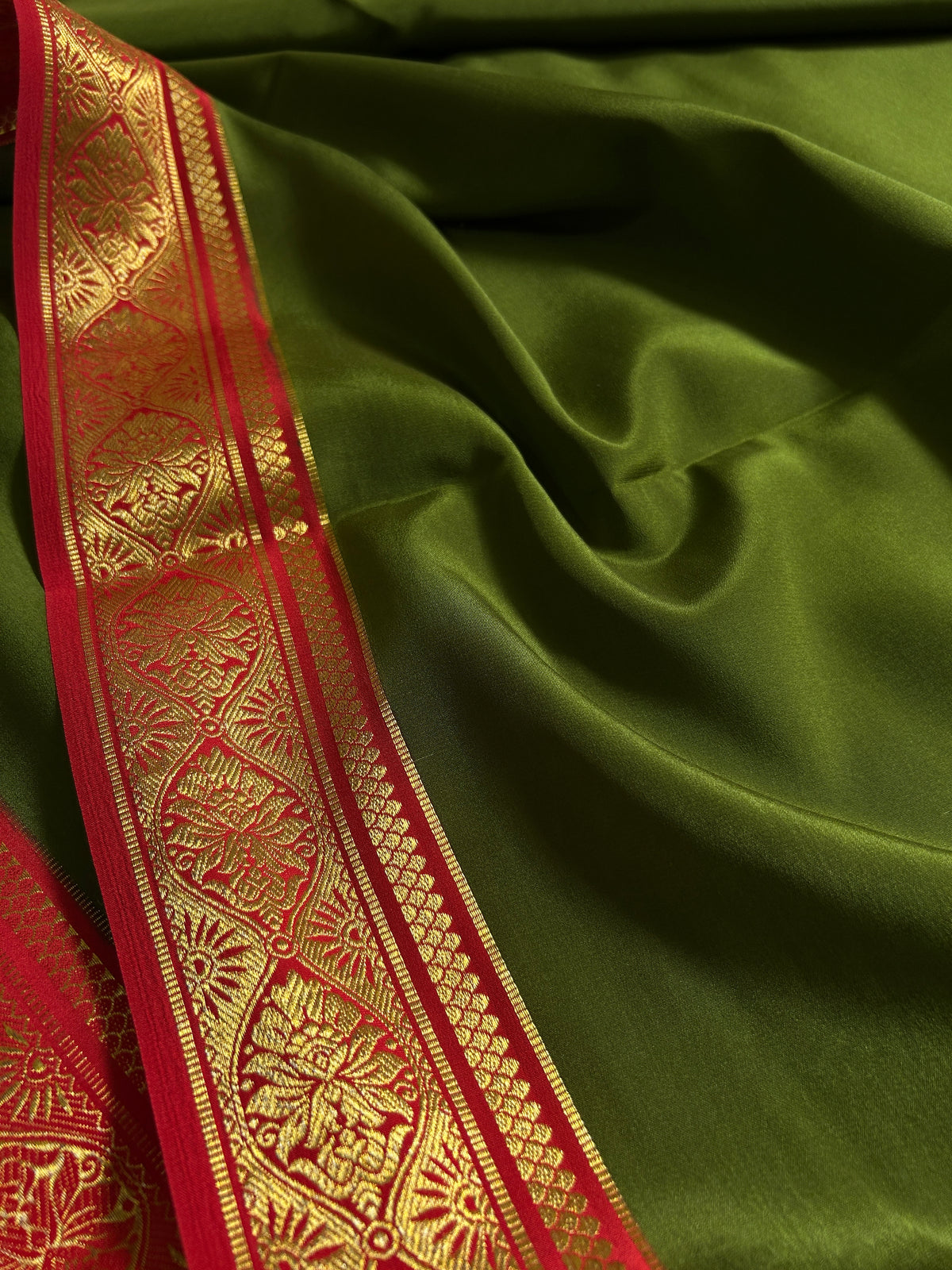Sukanya (2D) : Moss green-red