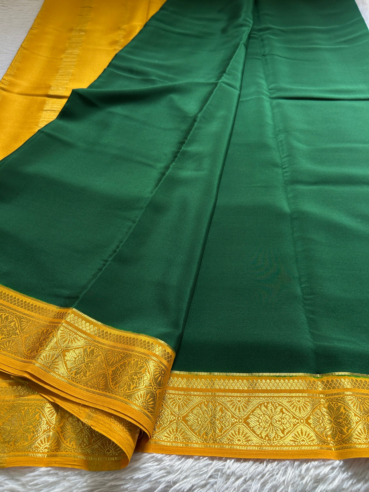 Sukanya (2D) : Bottle green-golden yellow