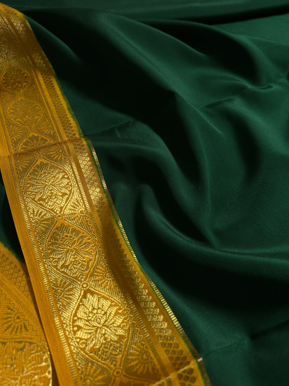 Sukanya (2D) : Bottle green-golden yellow