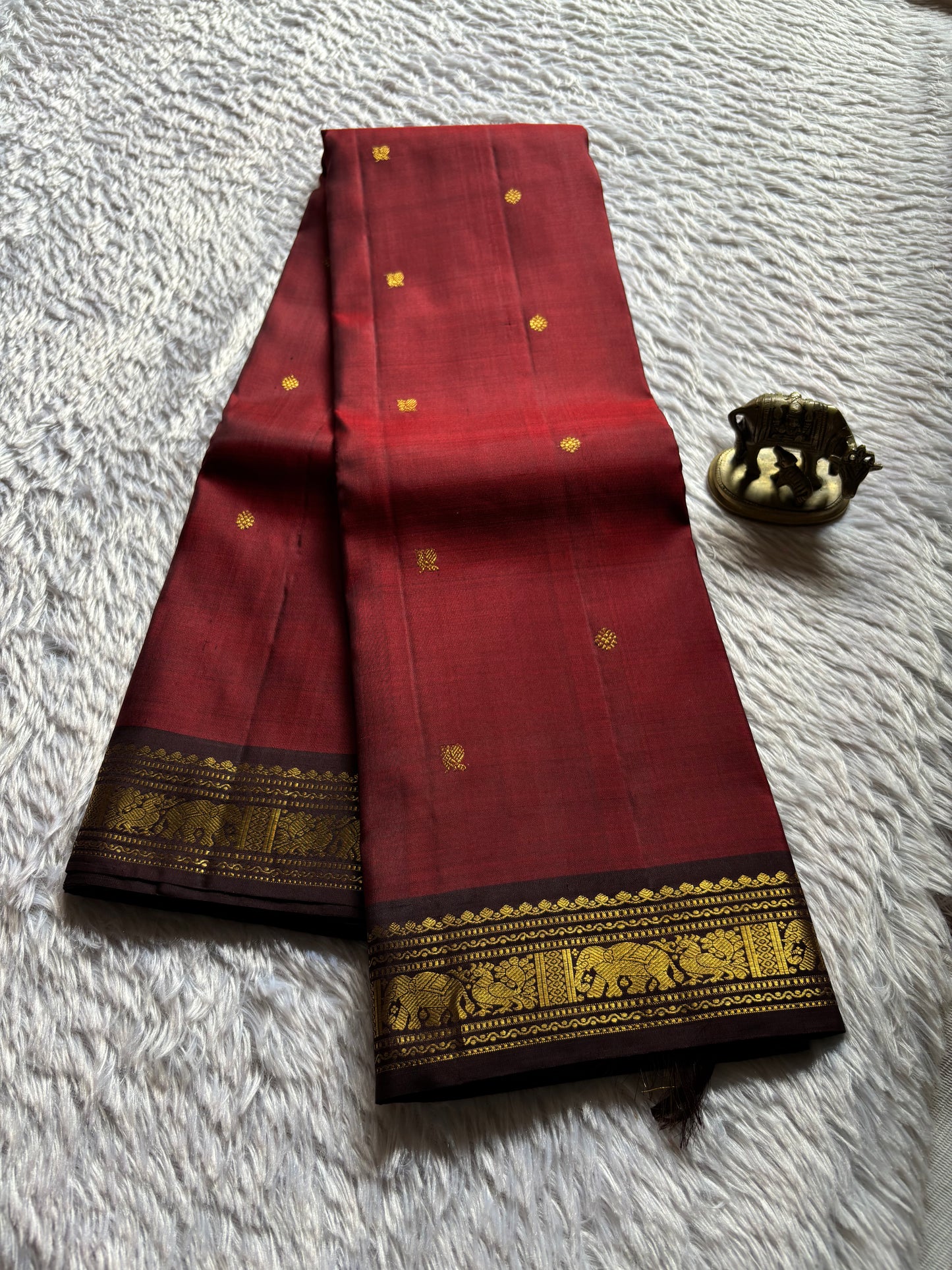 Sundari (2D) : Maroon-black