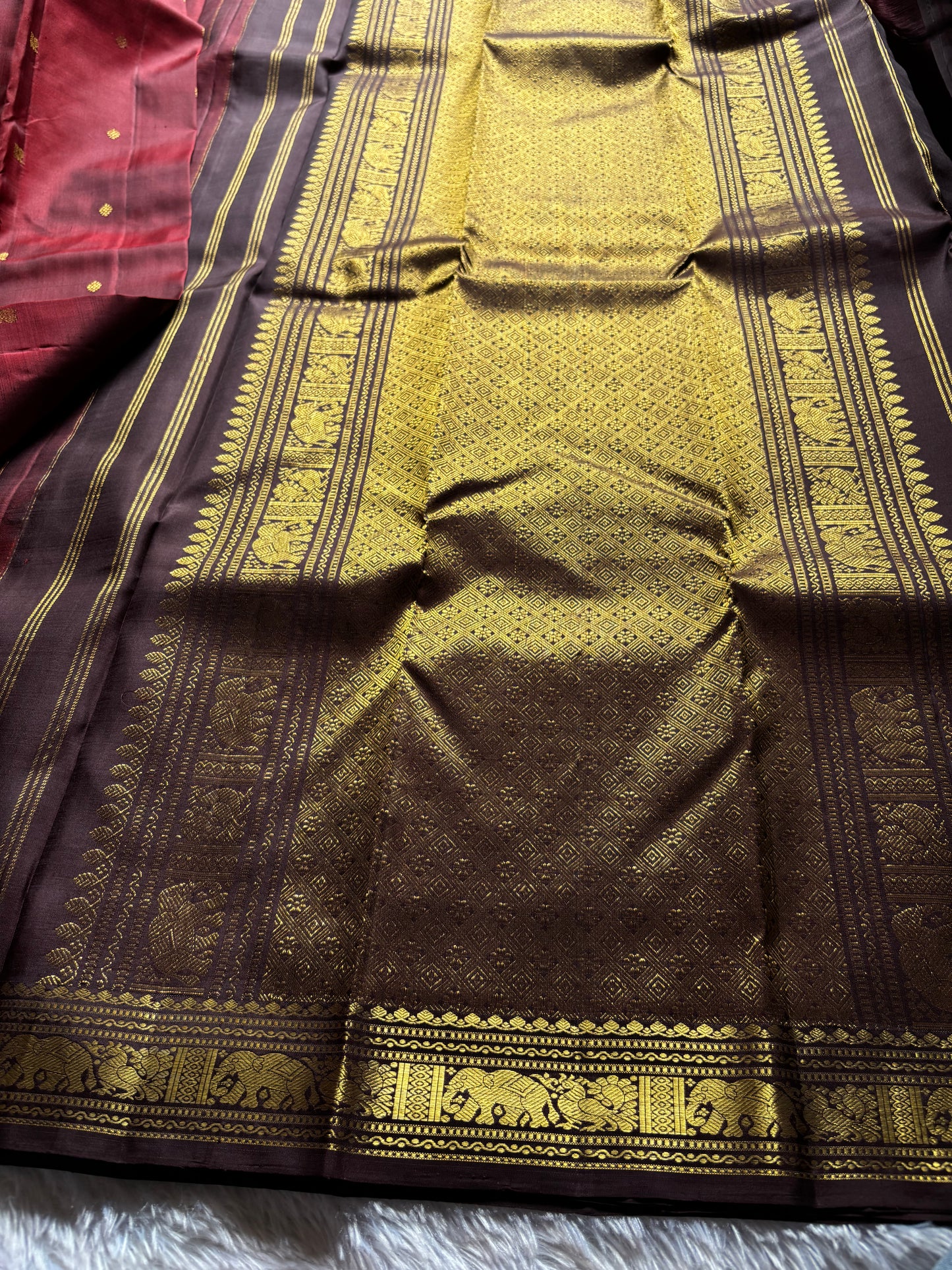 Sundari (2D) : Maroon-black