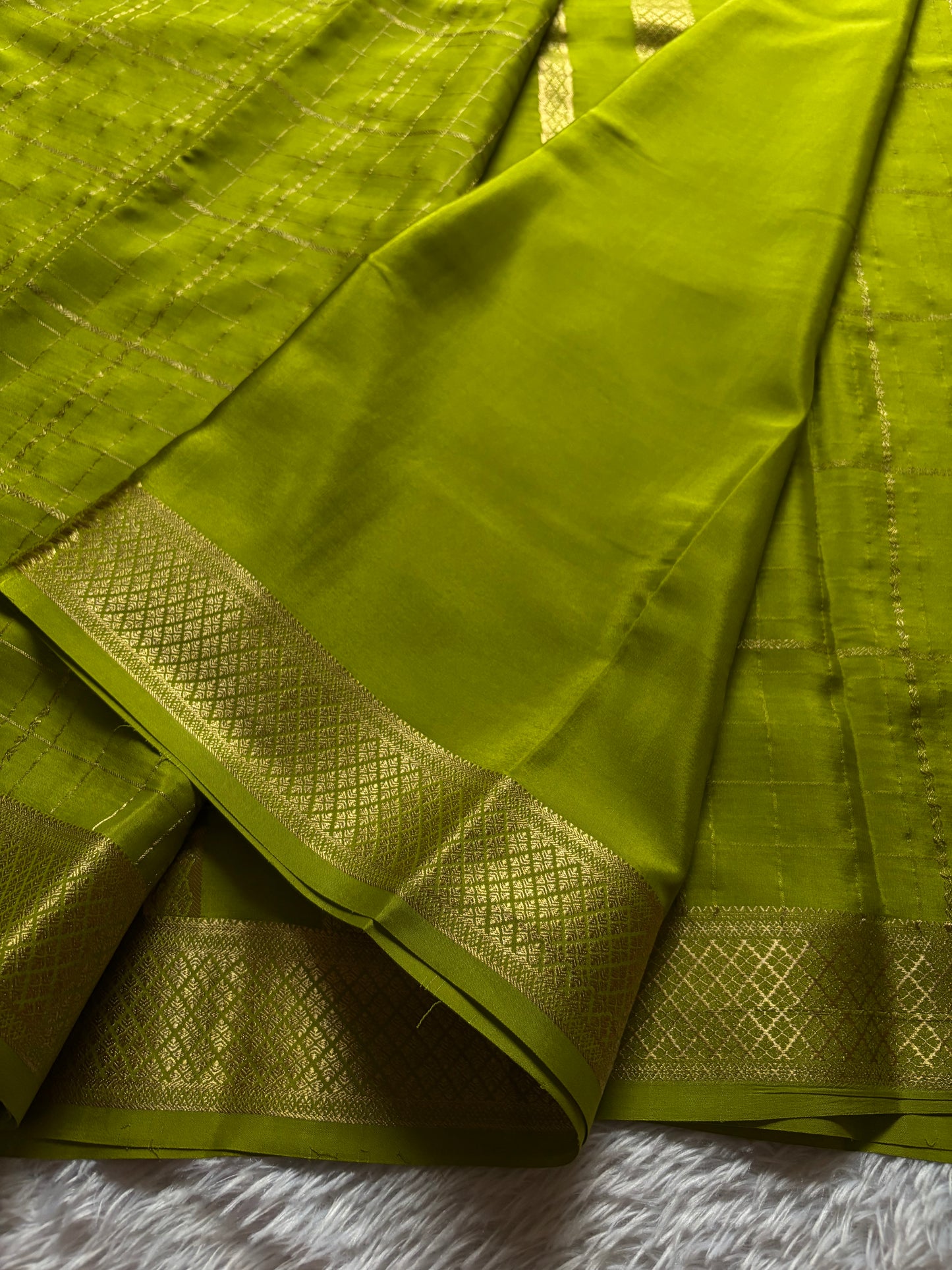 Sushma : Solid Mehendi green