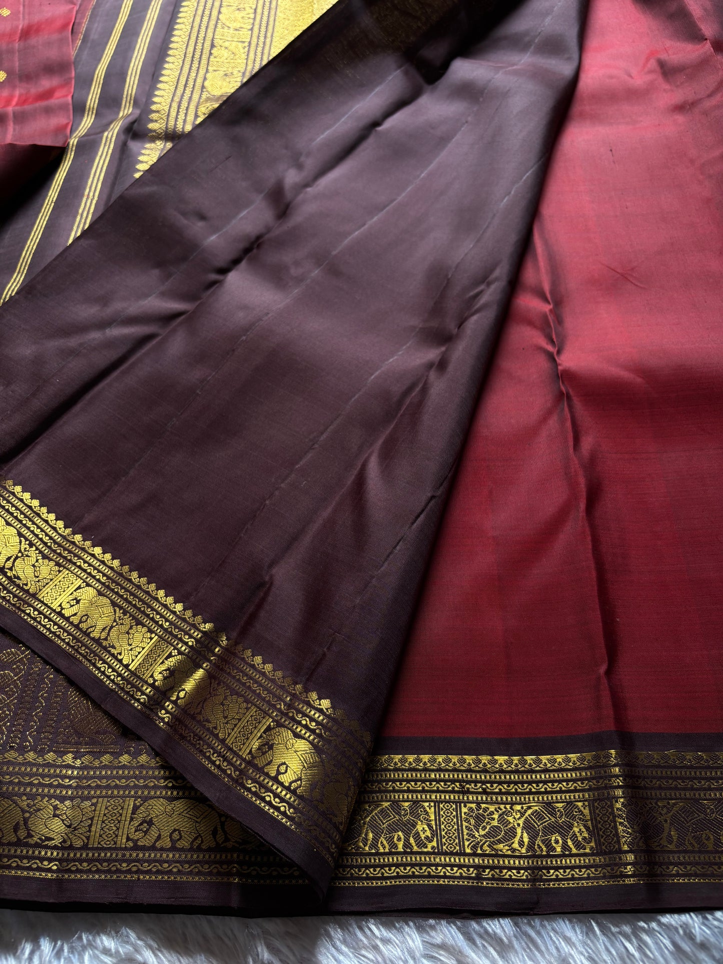 Sundari (2D) : Maroon-black