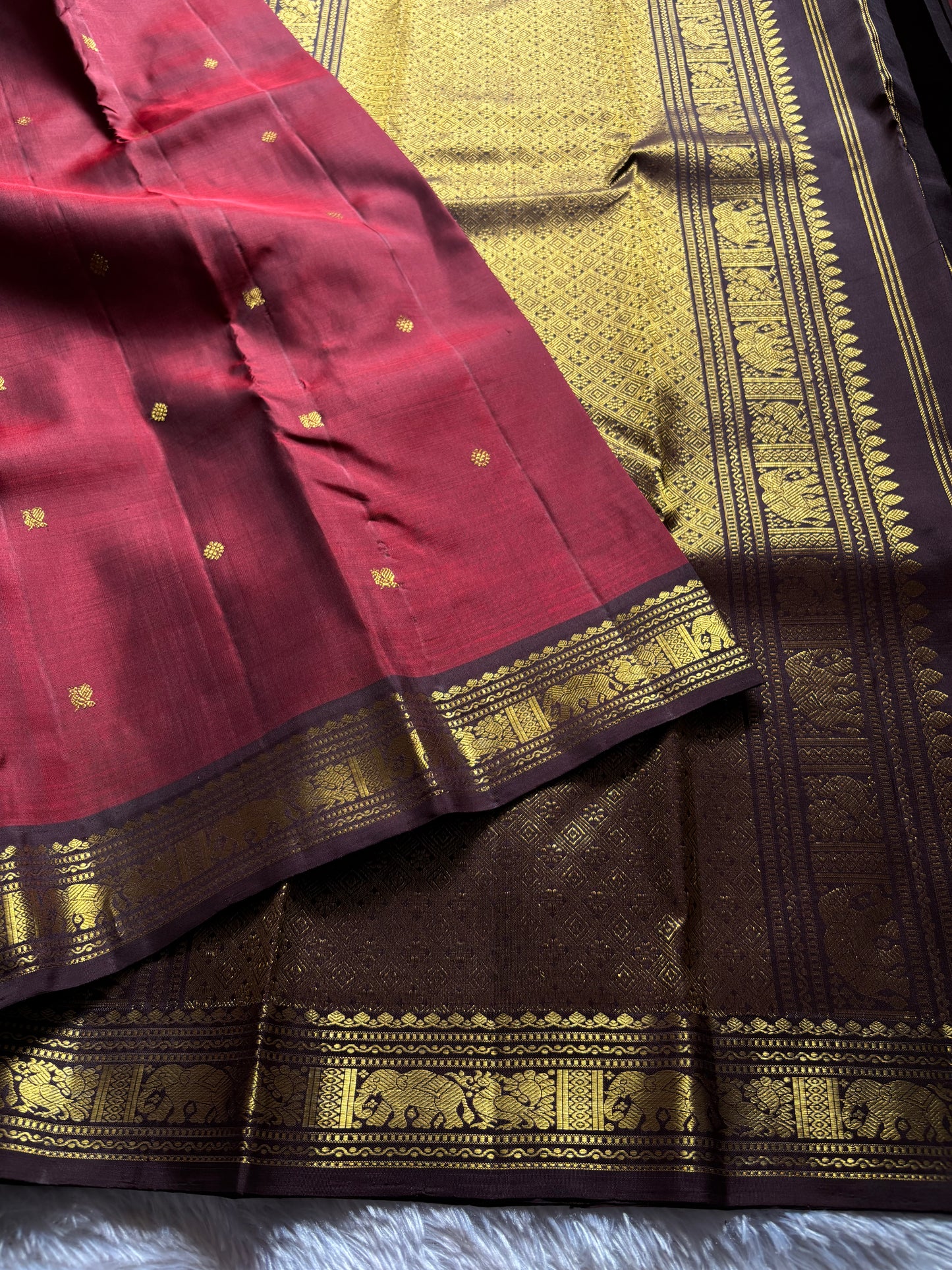 Sundari (2D) : Maroon-black
