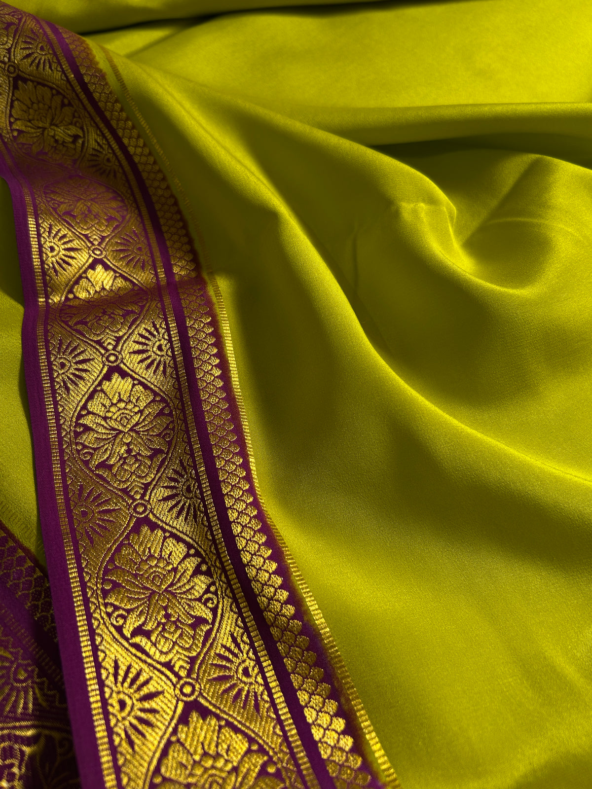 Sukanya (2D) : Olive-magenta