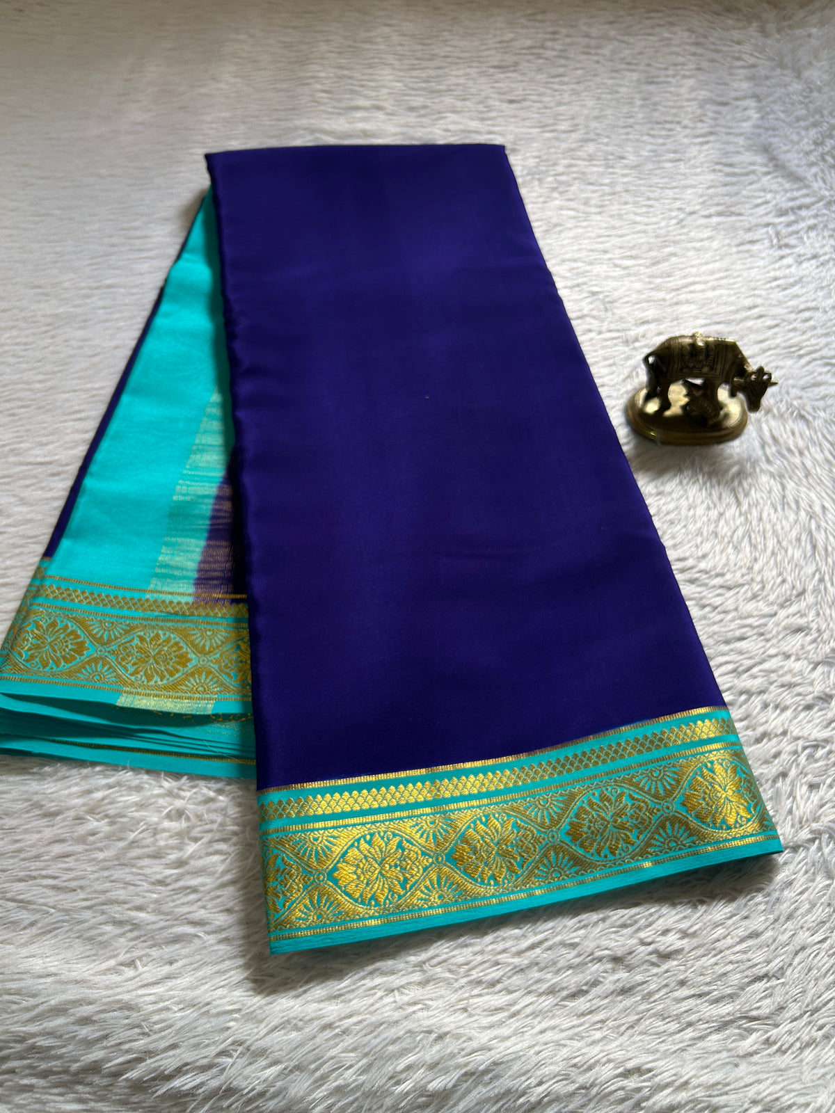 Sukanya (2D) : Dark blue-sea blue