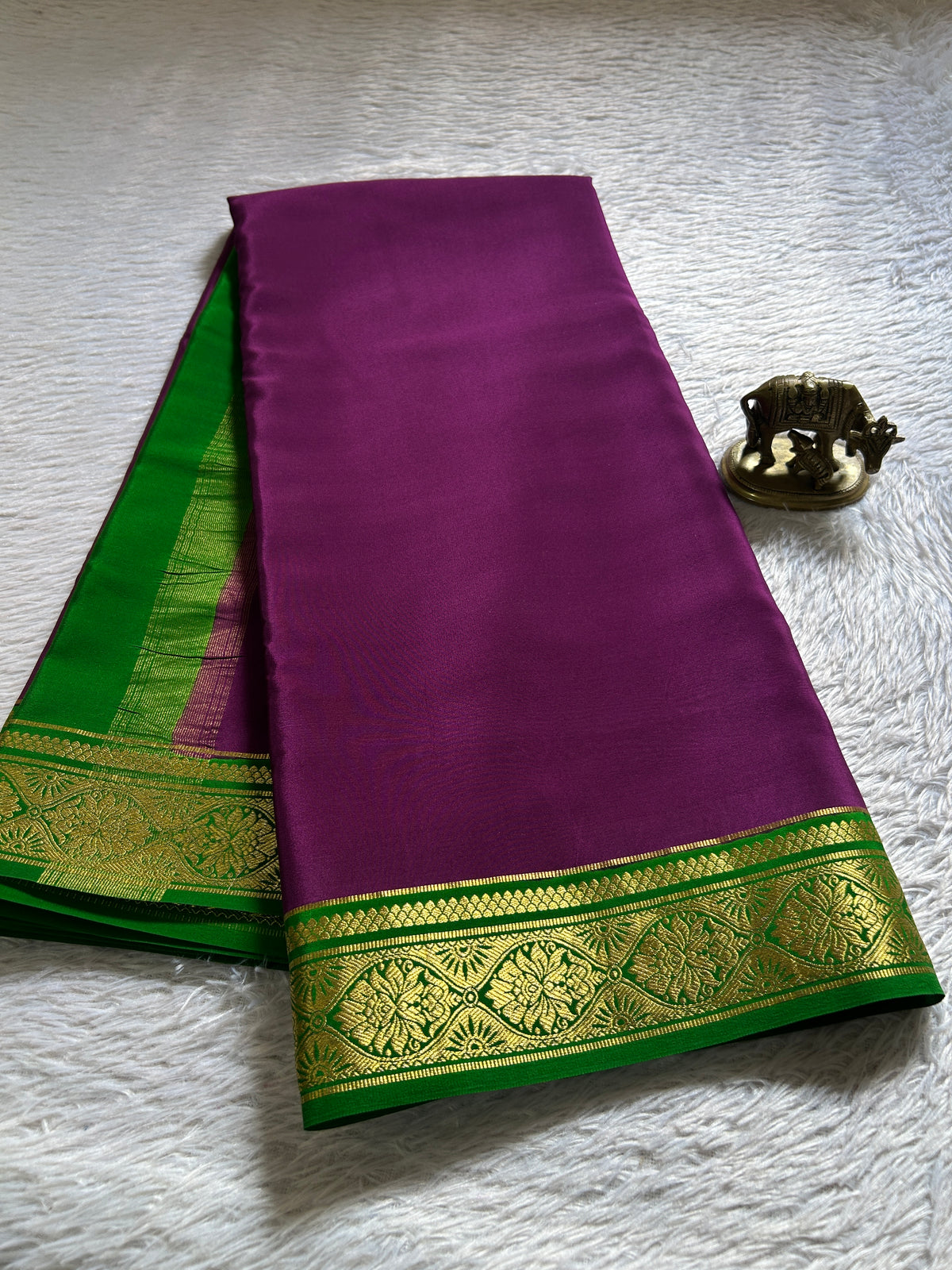 Sukanya (2D) : Deep magenta-Bottle green