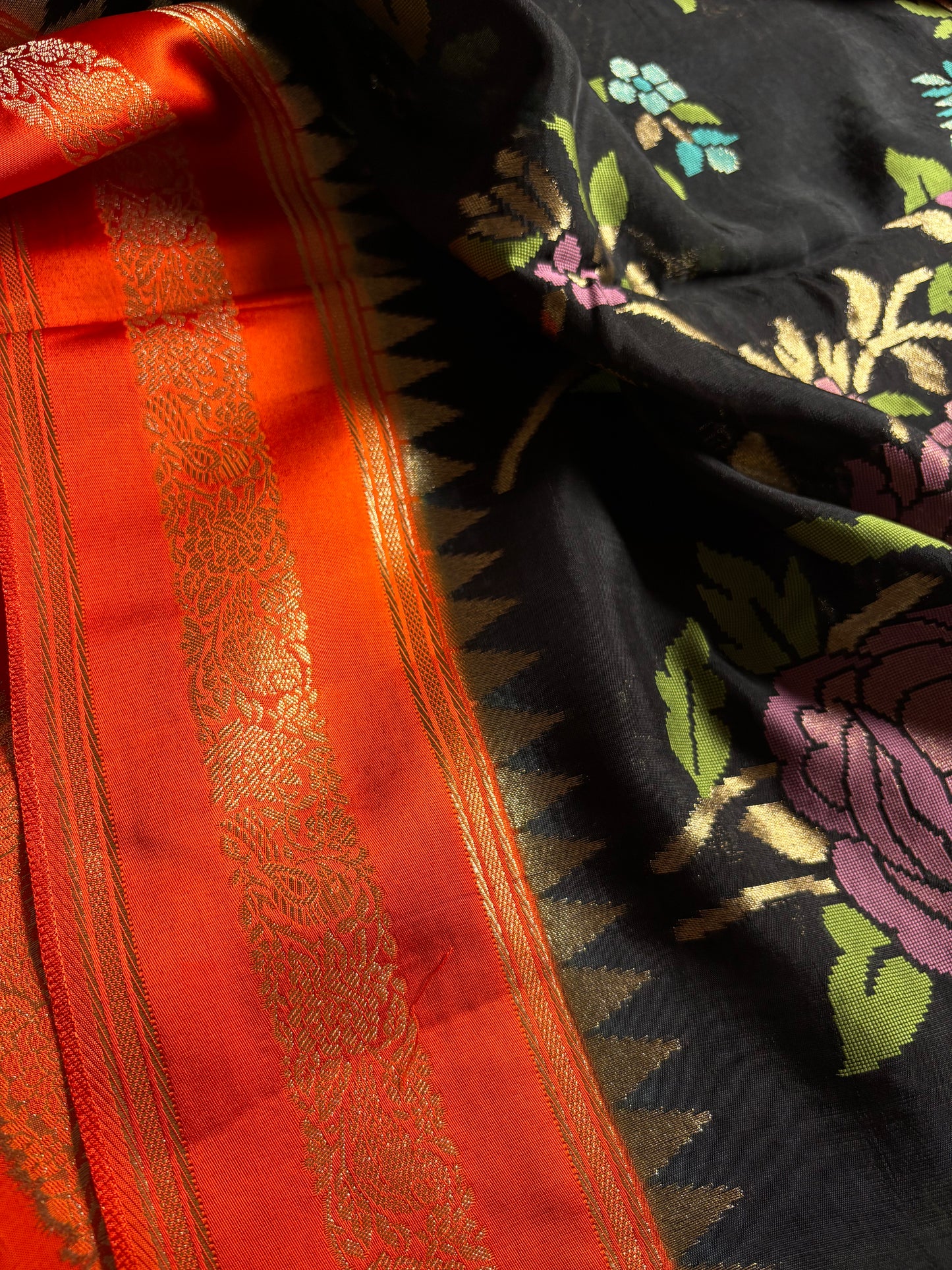 SS134 (2D) : Black-orange