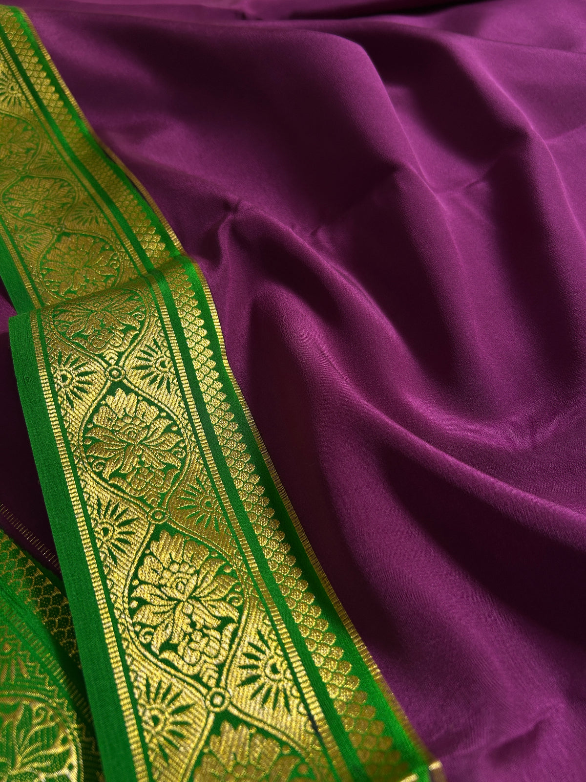 Sukanya (2D) : Deep magenta-Bottle green