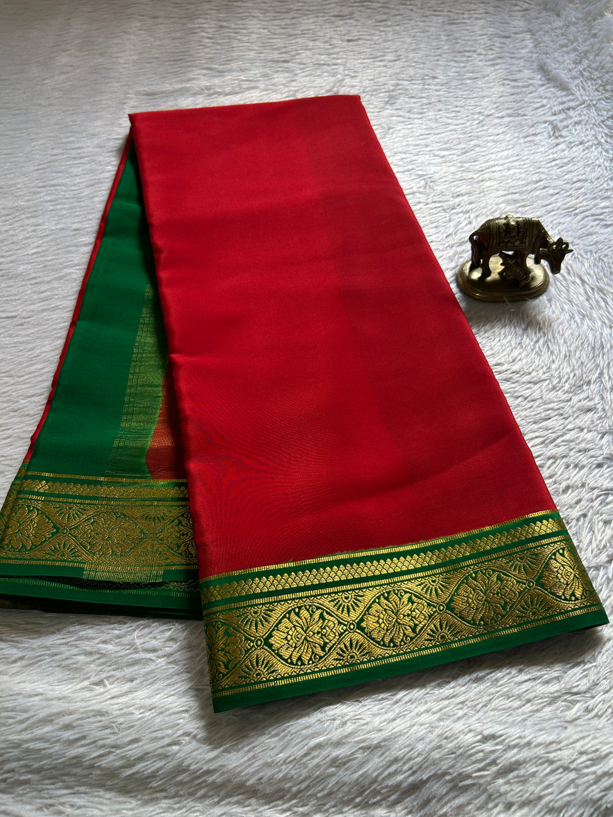 Sukanya (2D) : Red-bottle green