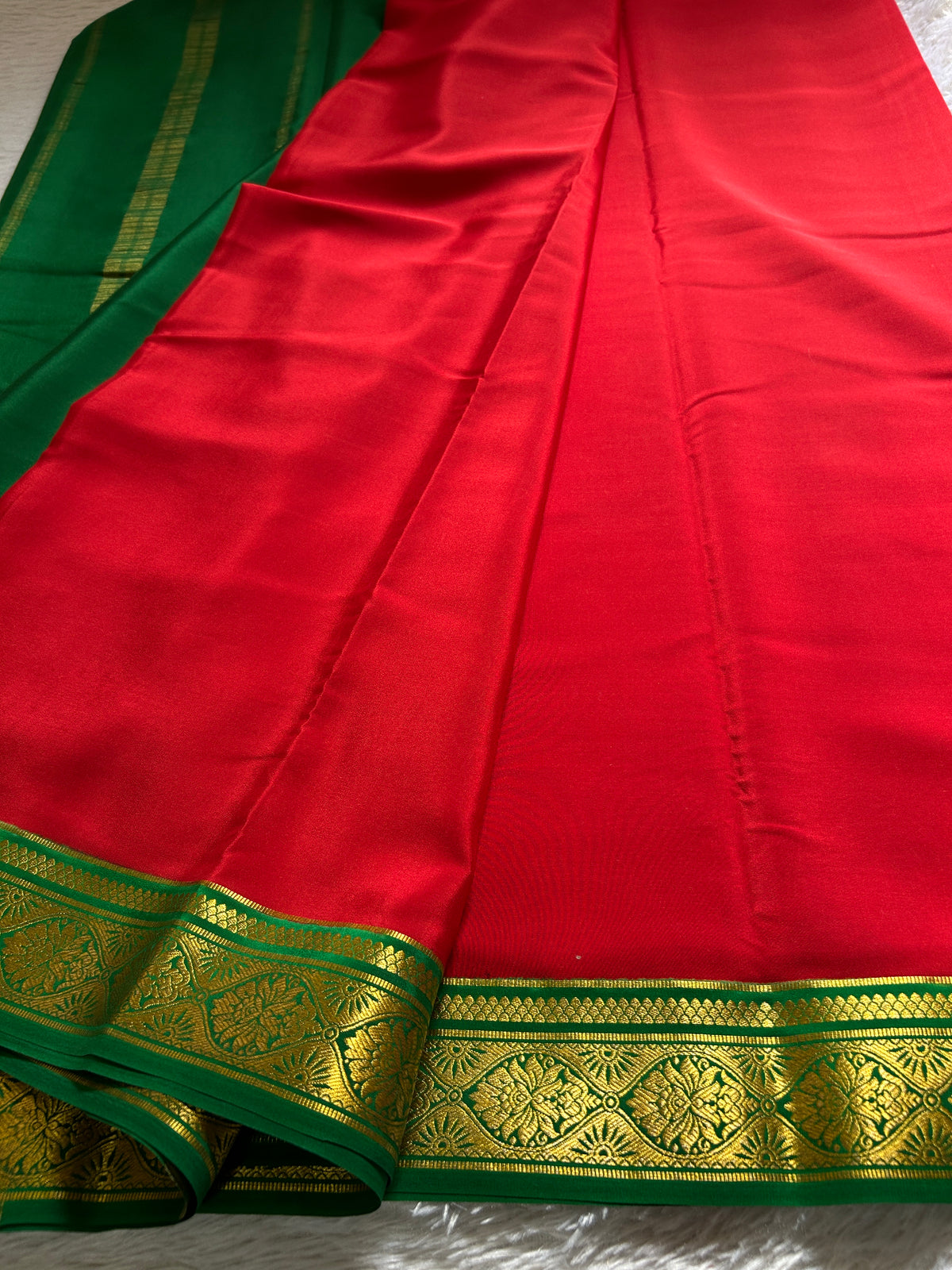 Sukanya (2D) : Red-bottle green