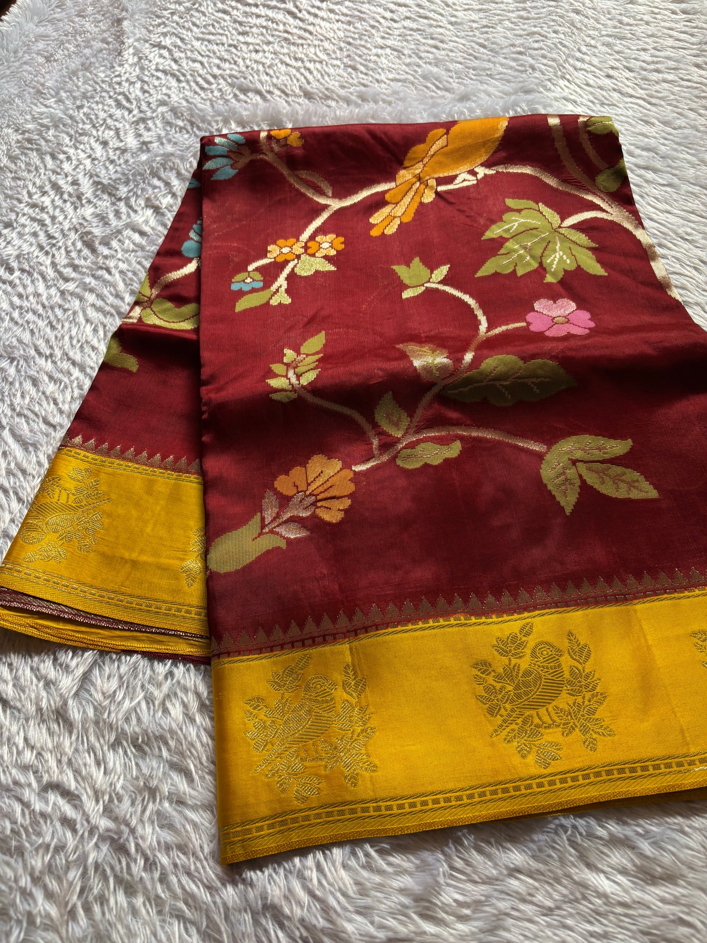SS134 (2D) : Maroon-golden yellow