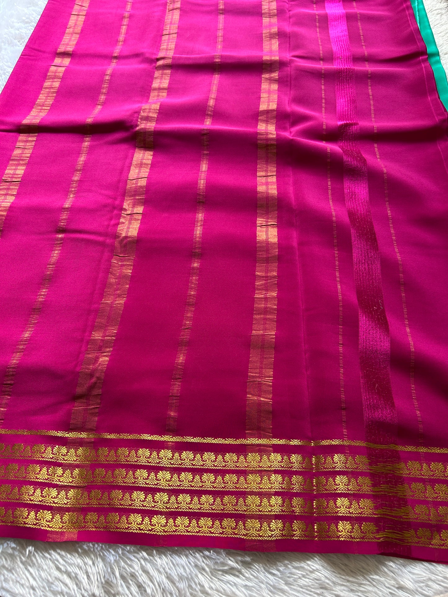 Chandana (2D) : Turquoise blue-magenta