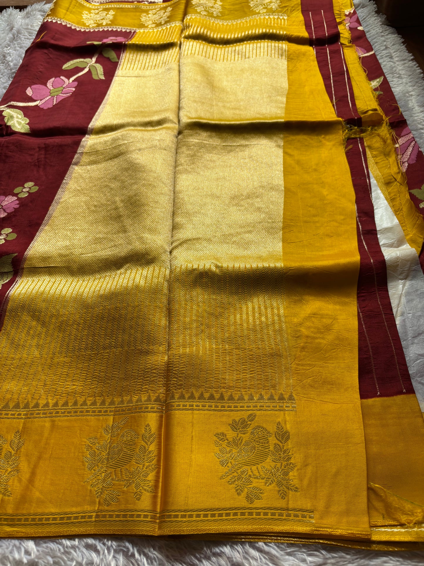 SS134 (2D) : Maroon-golden yellow