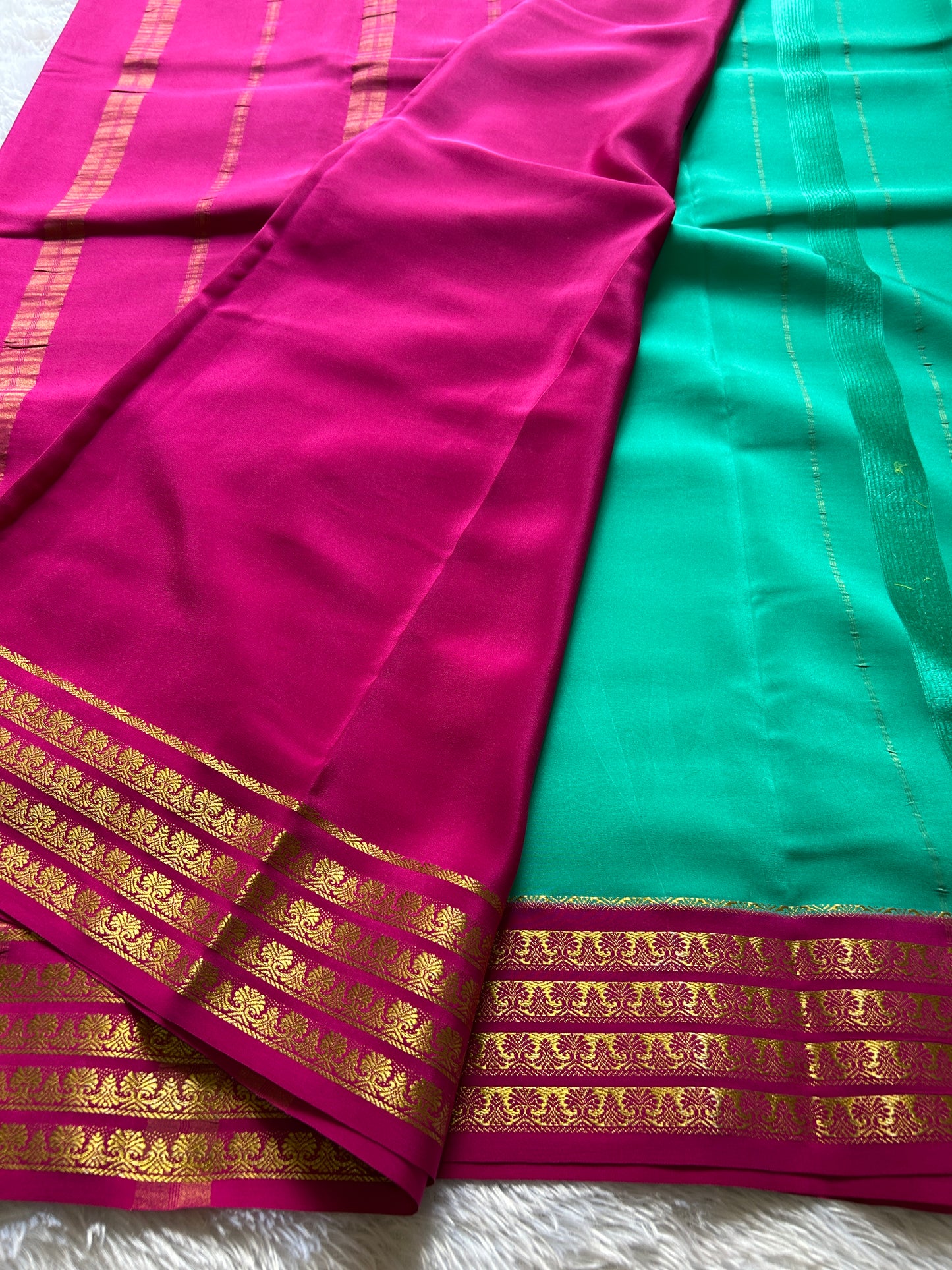 Chandana (2D) : Turquoise blue-magenta
