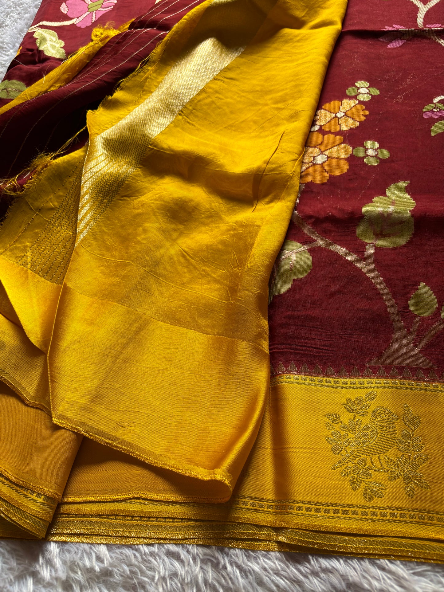 SS134 (2D) : Maroon-golden yellow