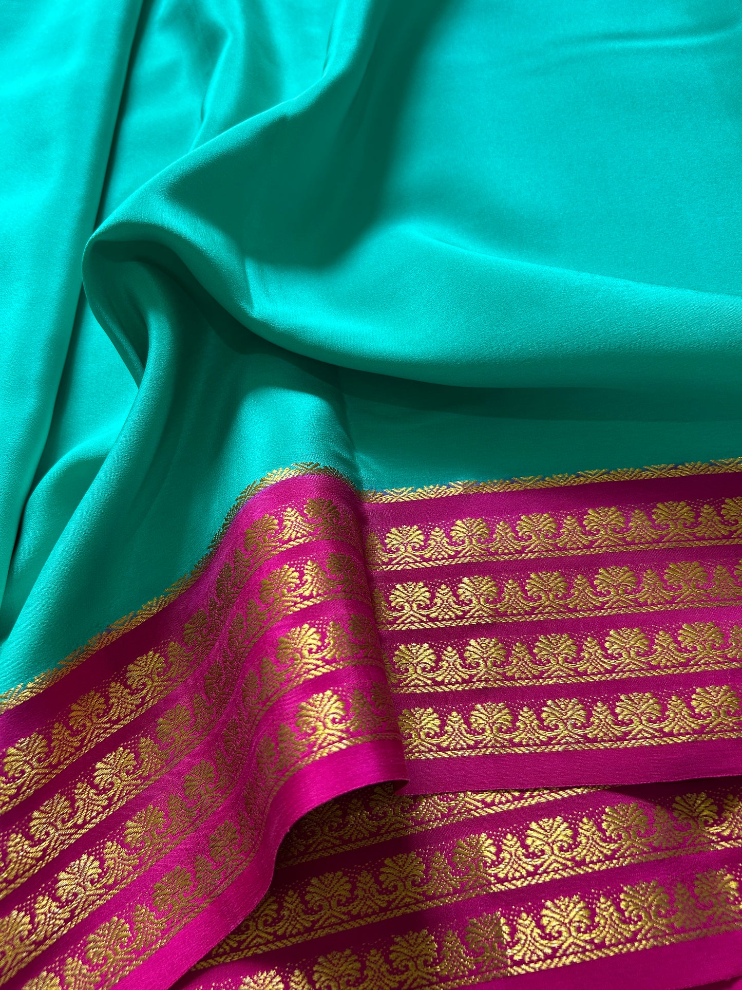 Chandana (2D) : Turquoise blue-magenta