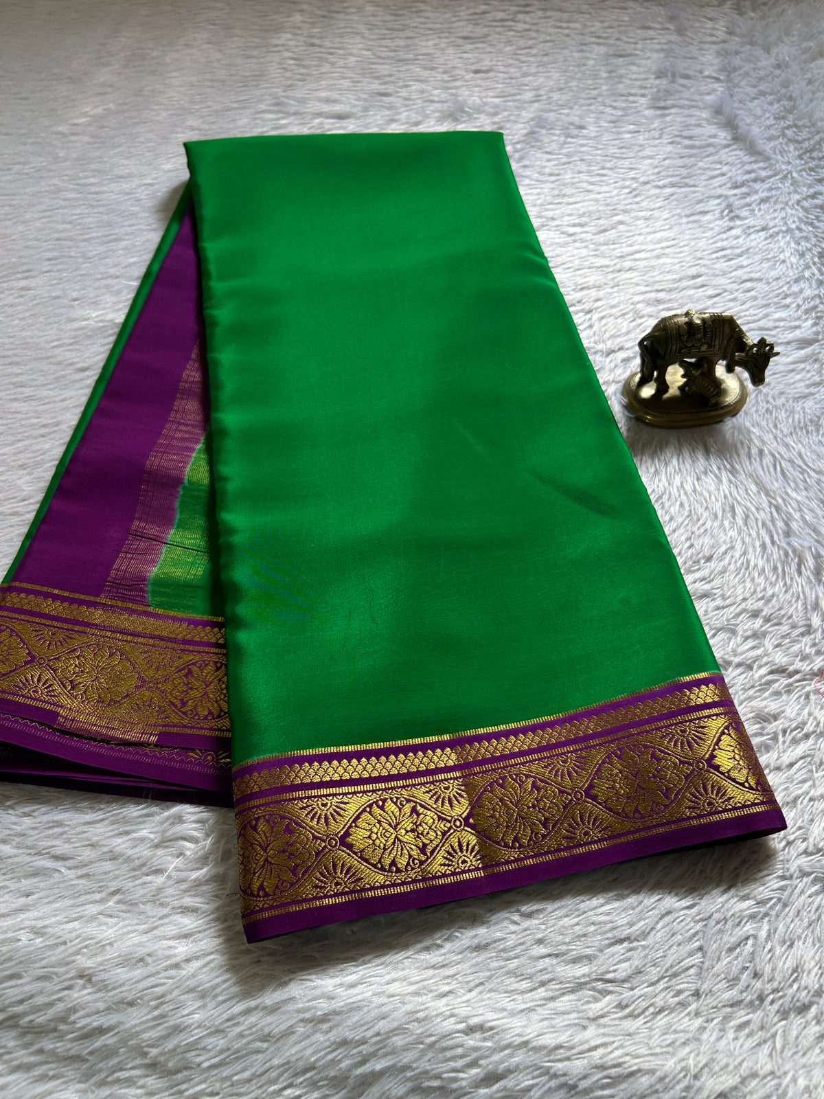Sukanya (2D) : Leaf green-magenta