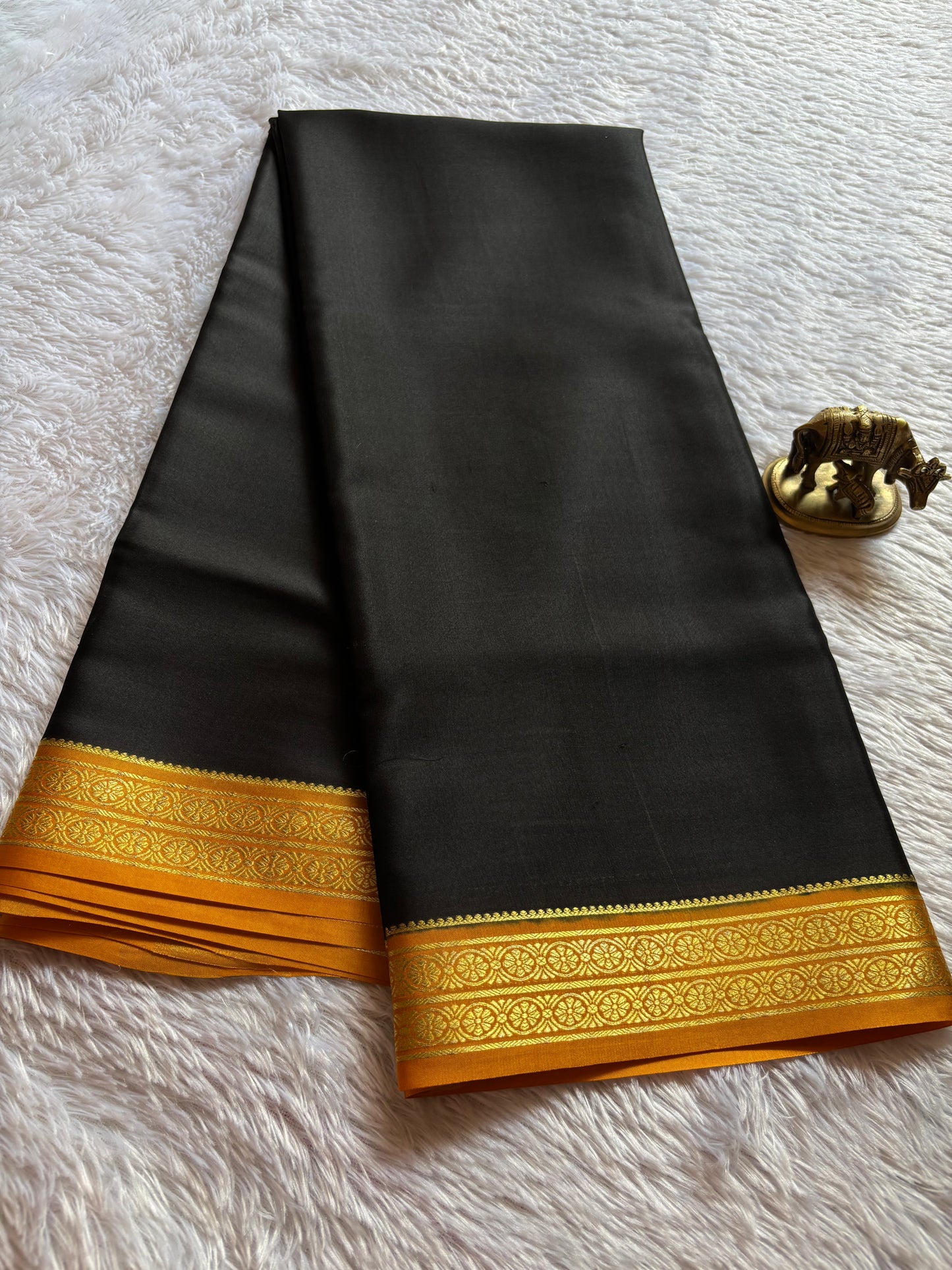 Pushpavathi (2D) : Black-golden yellow