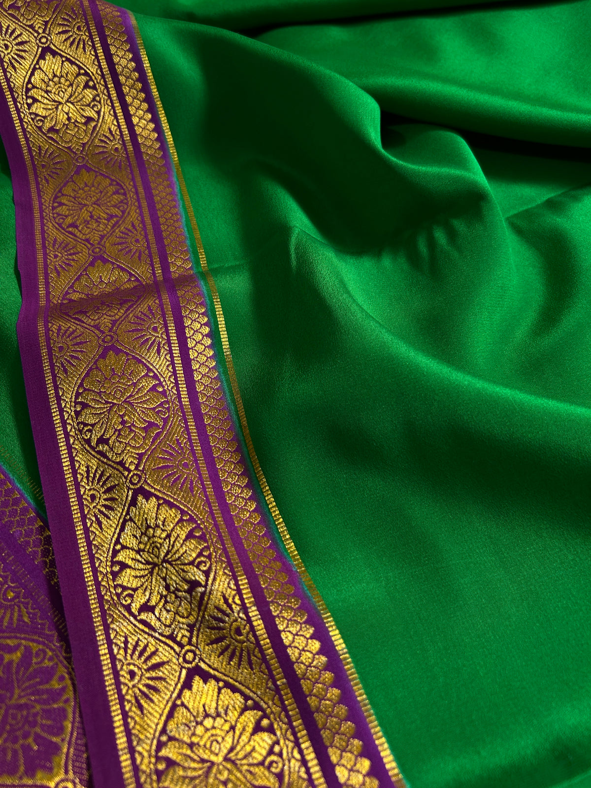 Sukanya (2D) : Leaf green-magenta
