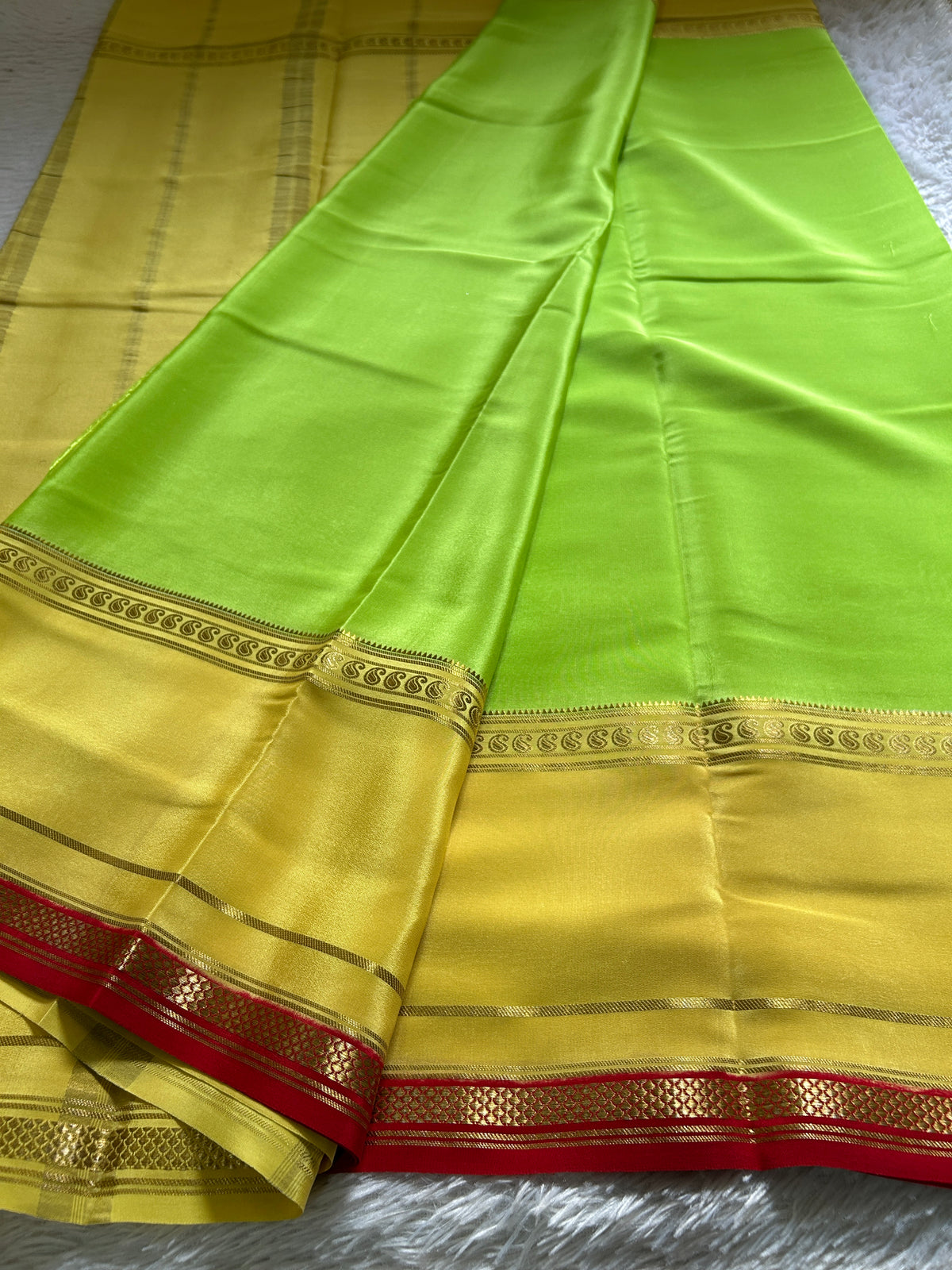 Triguna (3D) : Pista green-pastel yellow-red
